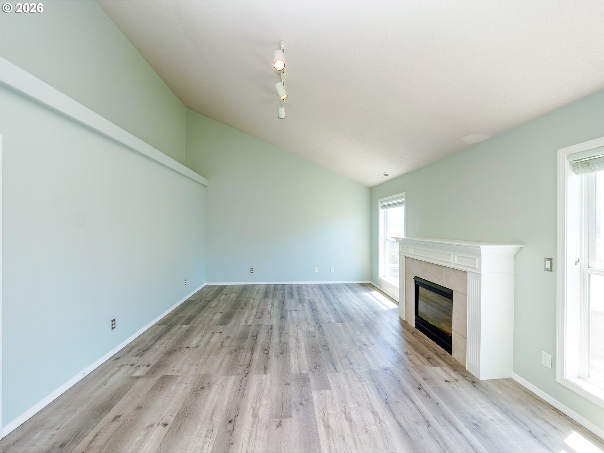 692 Burgundy Ave Ne Property Photo 23