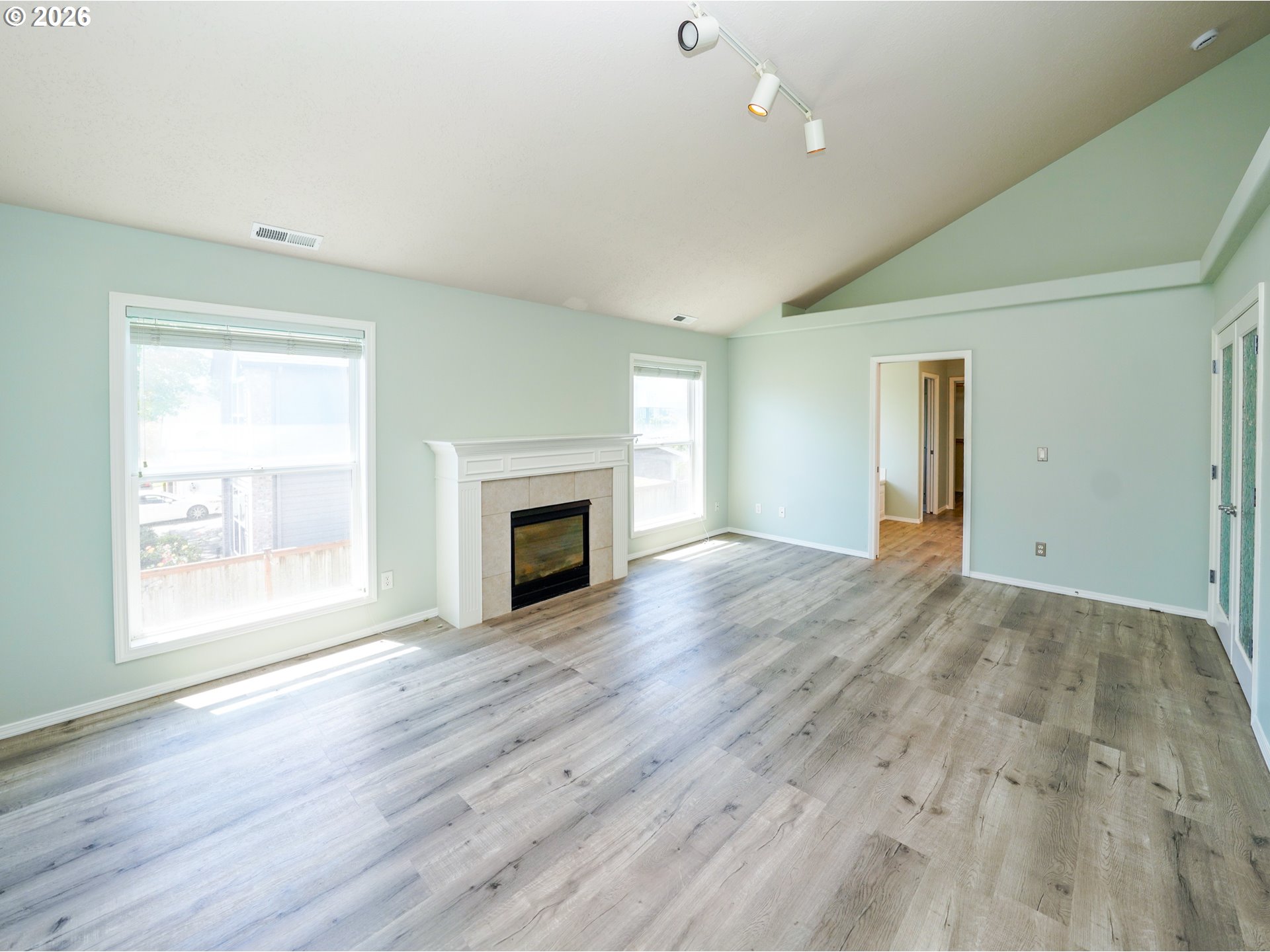 692 Burgundy Ave Ne Property Photo 24