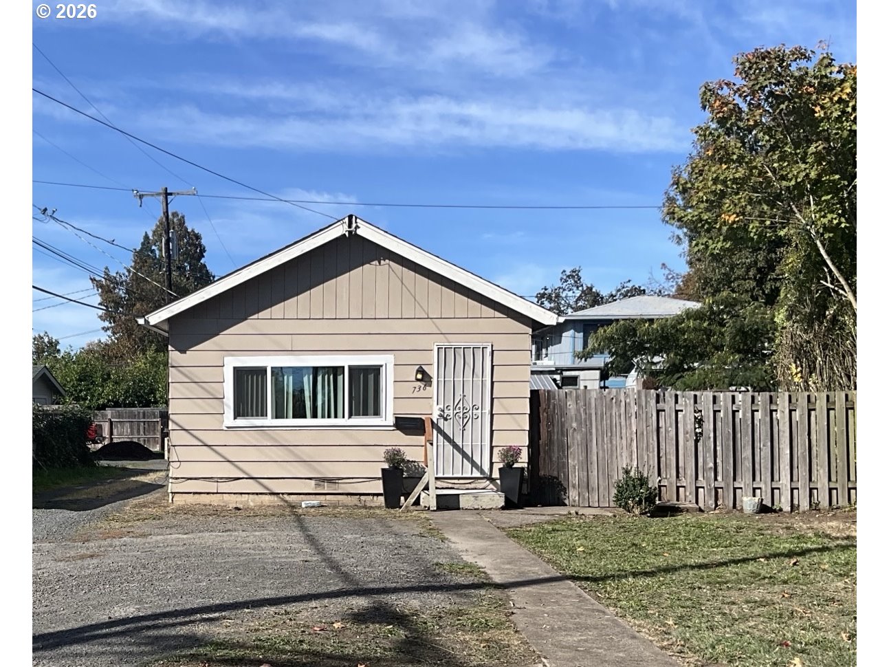 736 5th St Property Photo 1