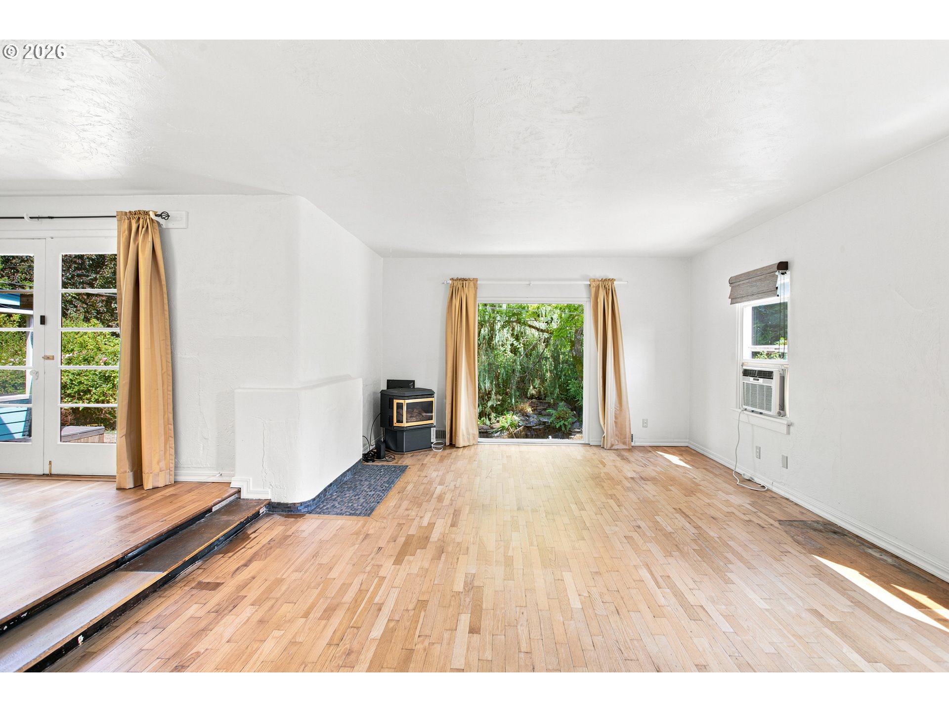 1147 Park Ave Property Photo 8
