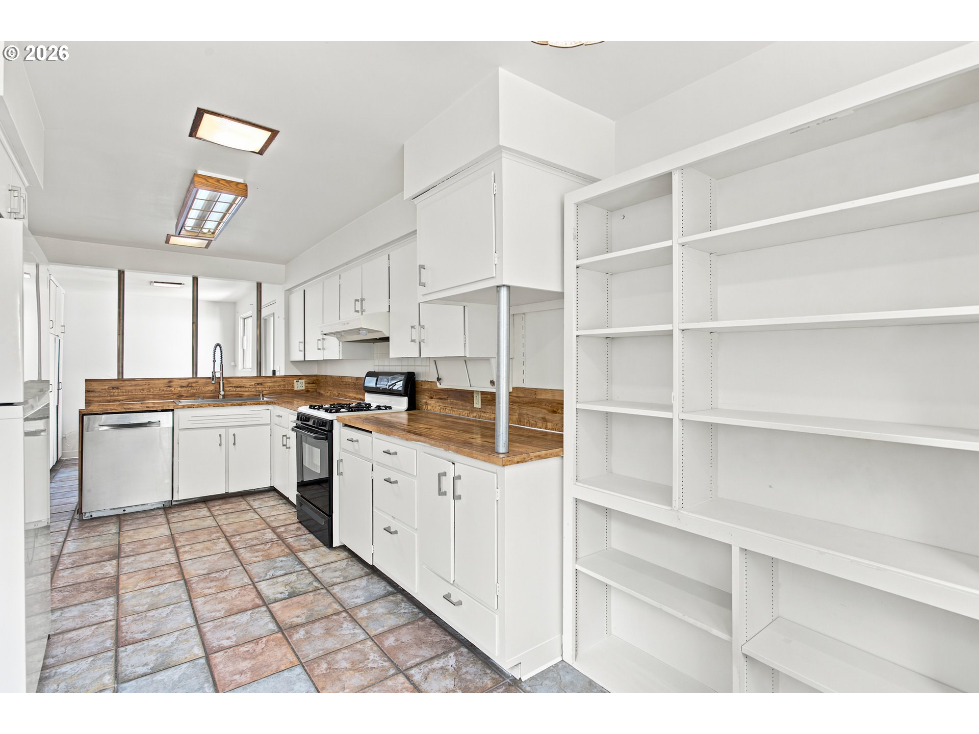 1147 Park Ave Property Photo 10