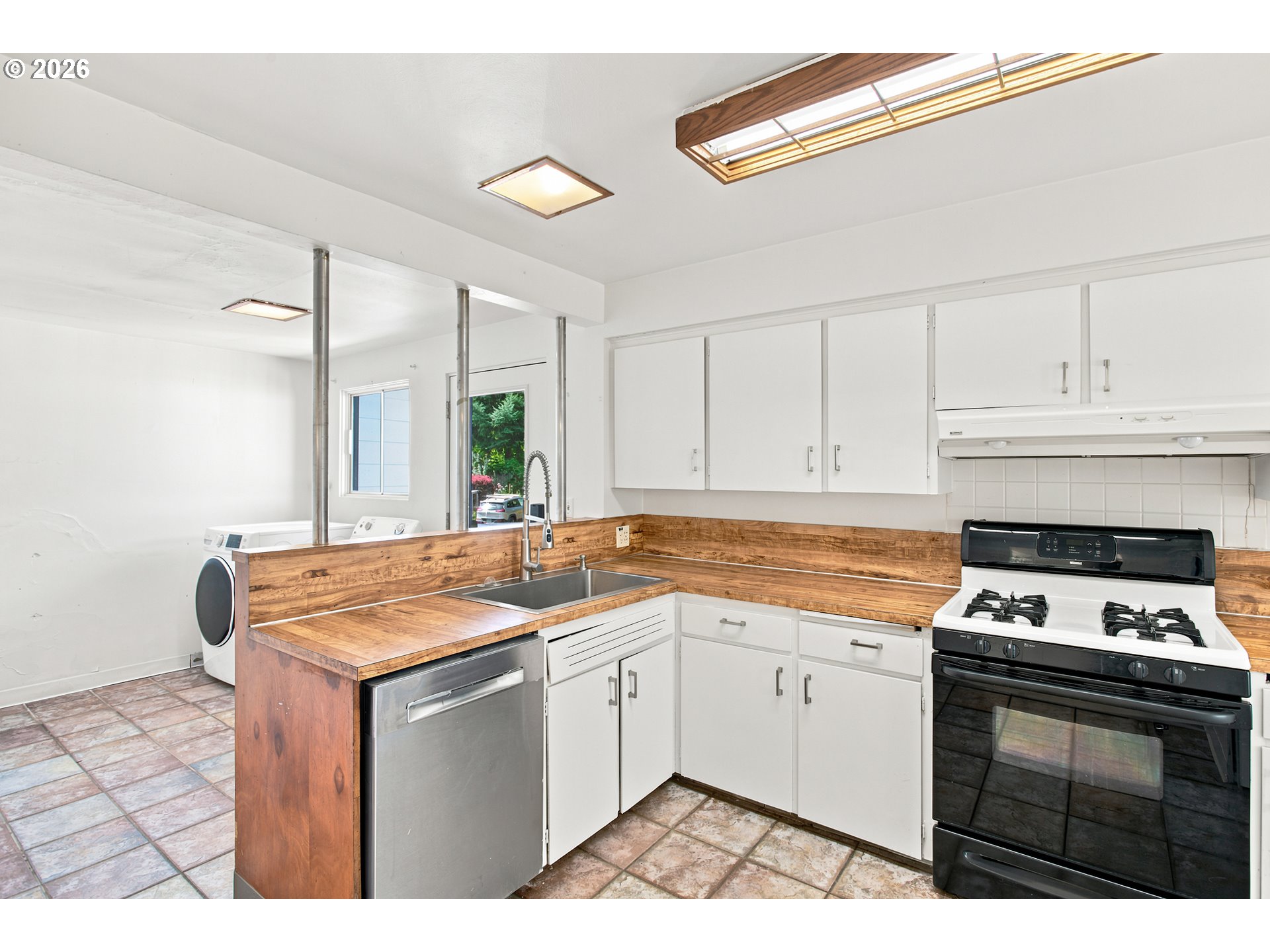 1147 Park Ave Property Photo 11