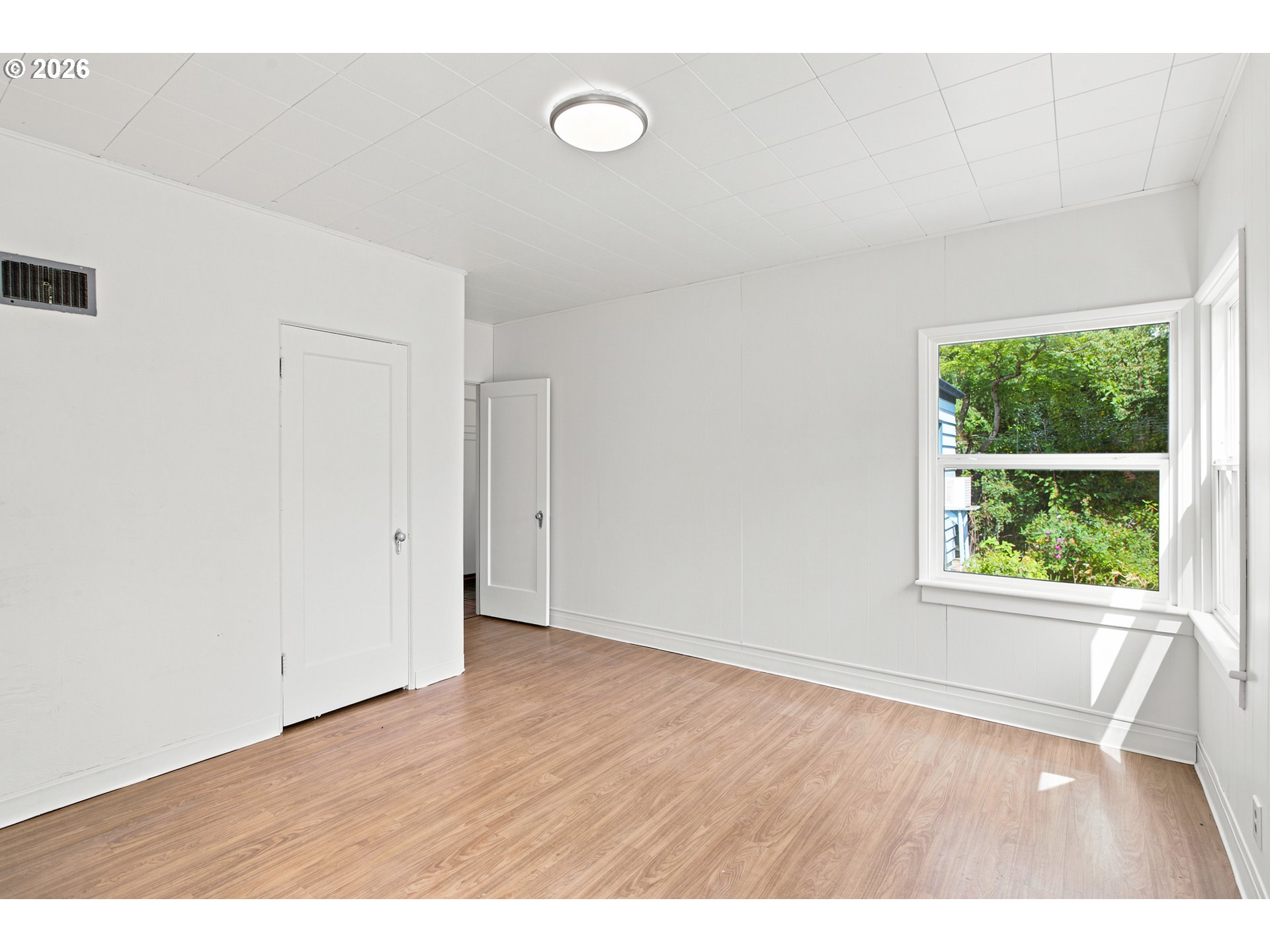 1147 Park Ave Property Photo 18