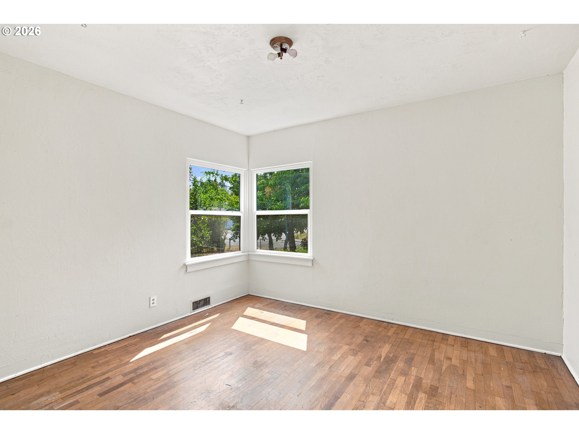 1147 Park Ave Property Photo 23