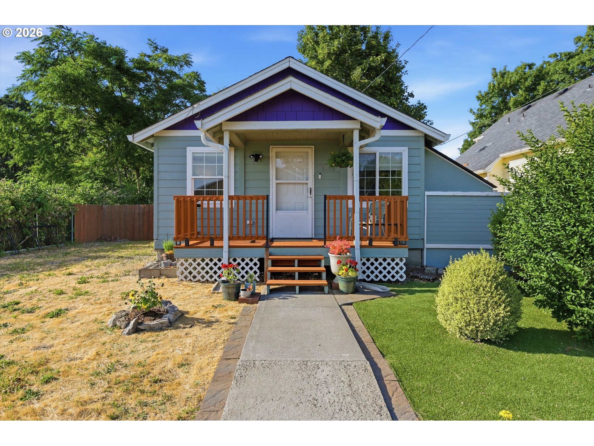 1218 W 19th St Property Photo 1