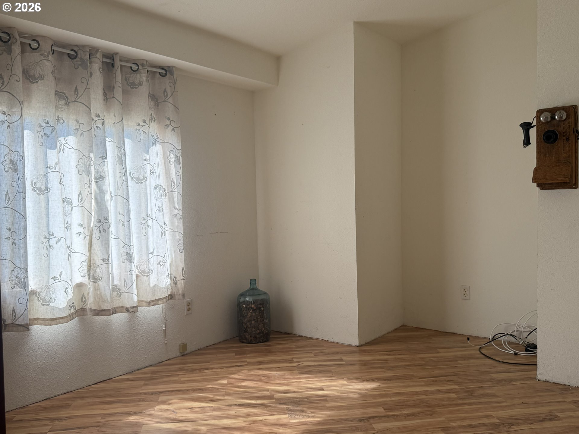910 Cowl St 52 Property Photo 5