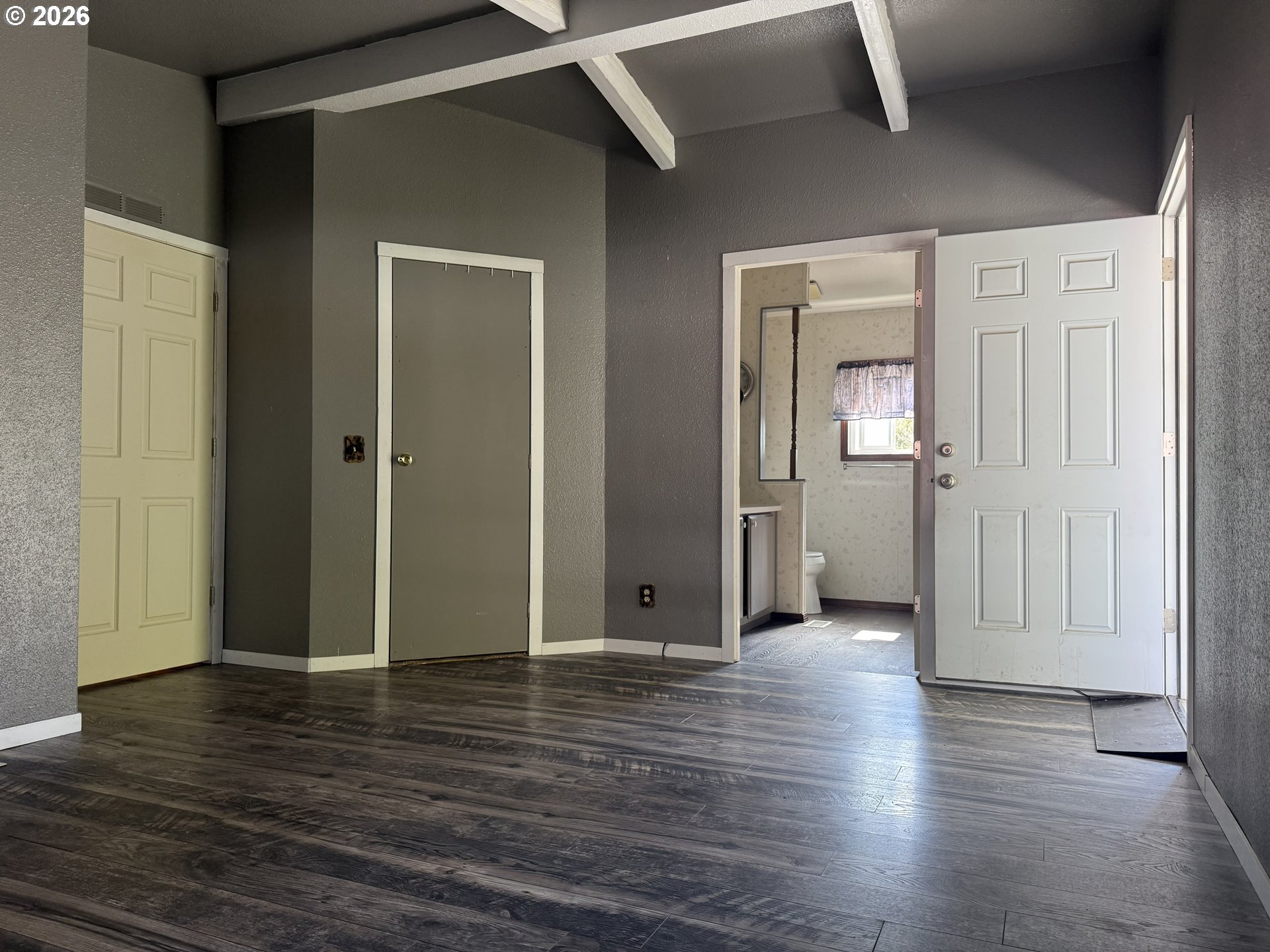 910 Cowl St 52 Property Photo 13