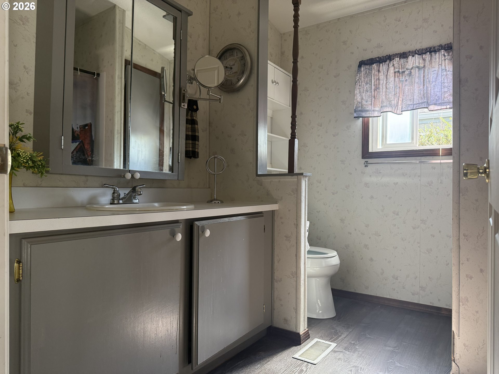 910 Cowl St 52 Property Photo 14