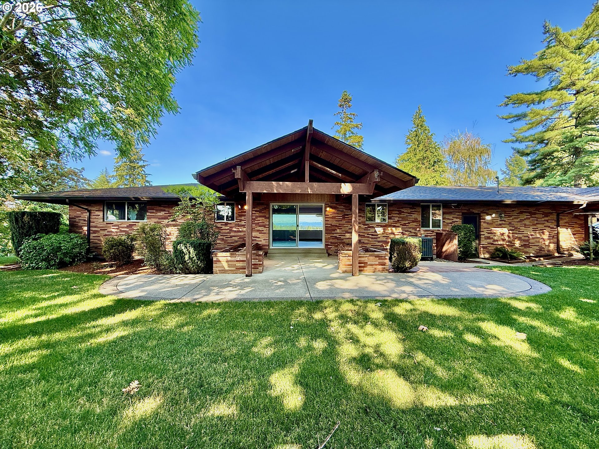 3104 E Mcloughlin Blvd Property Photo 1