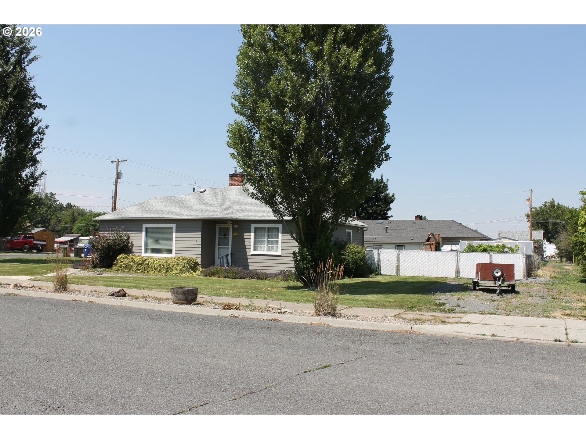 710 BROADWAY ST Property Photo 1