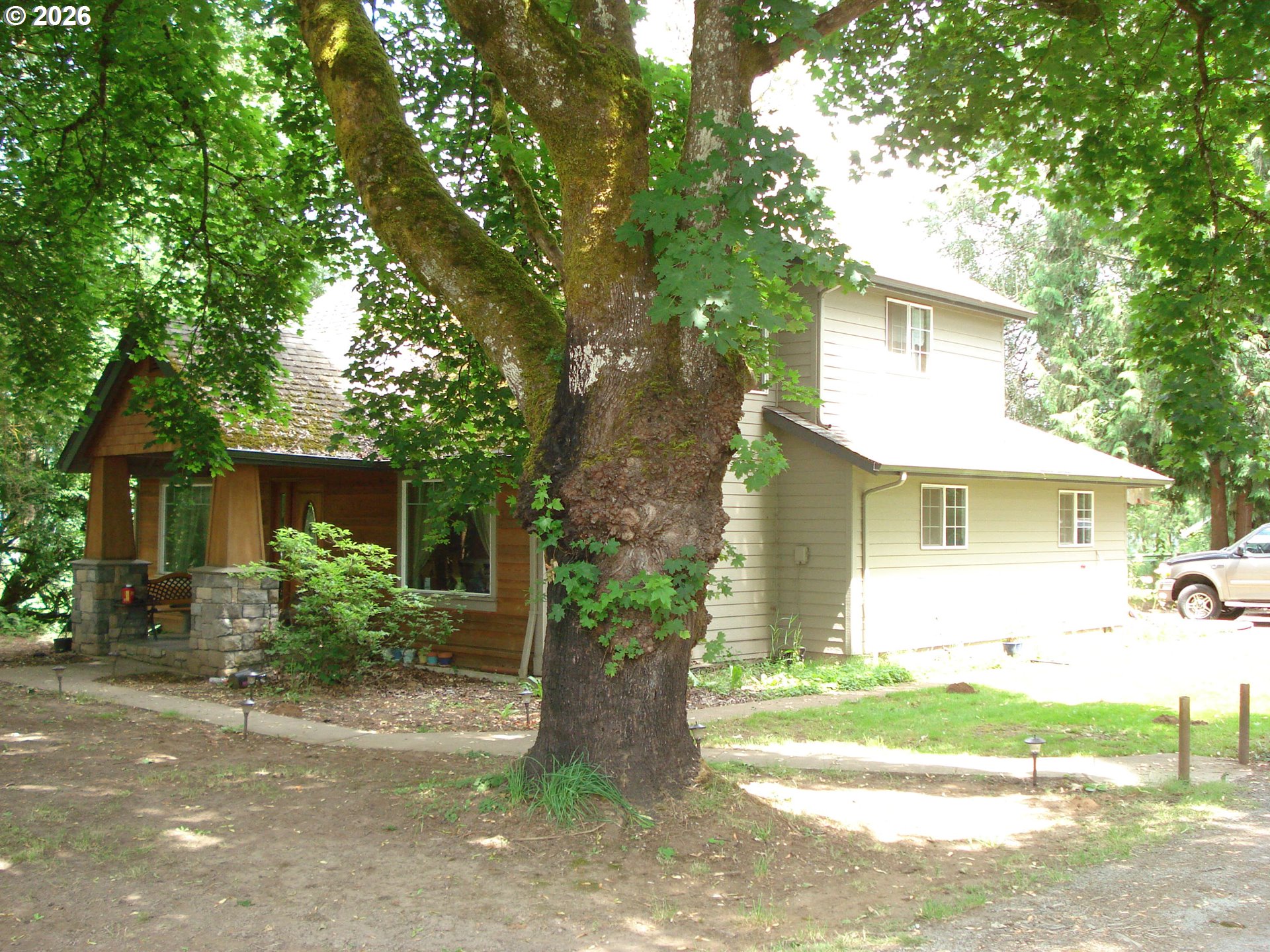 2417 SE GRACE AVE Property Photo 1