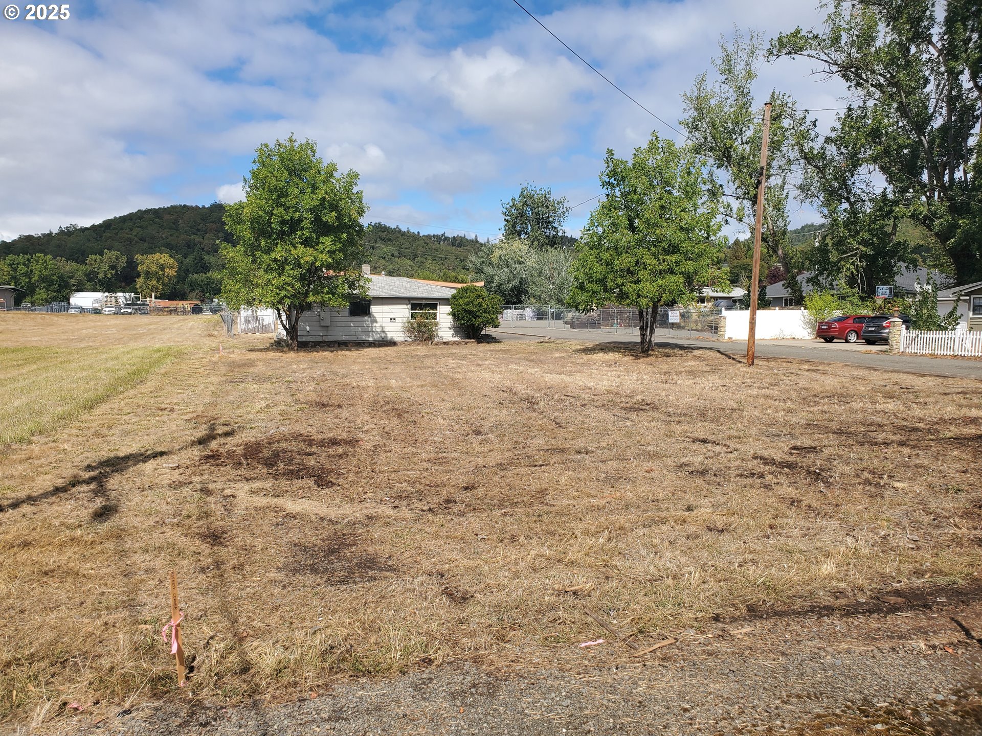 132 Ne Sawyers Ln Property Photo 1