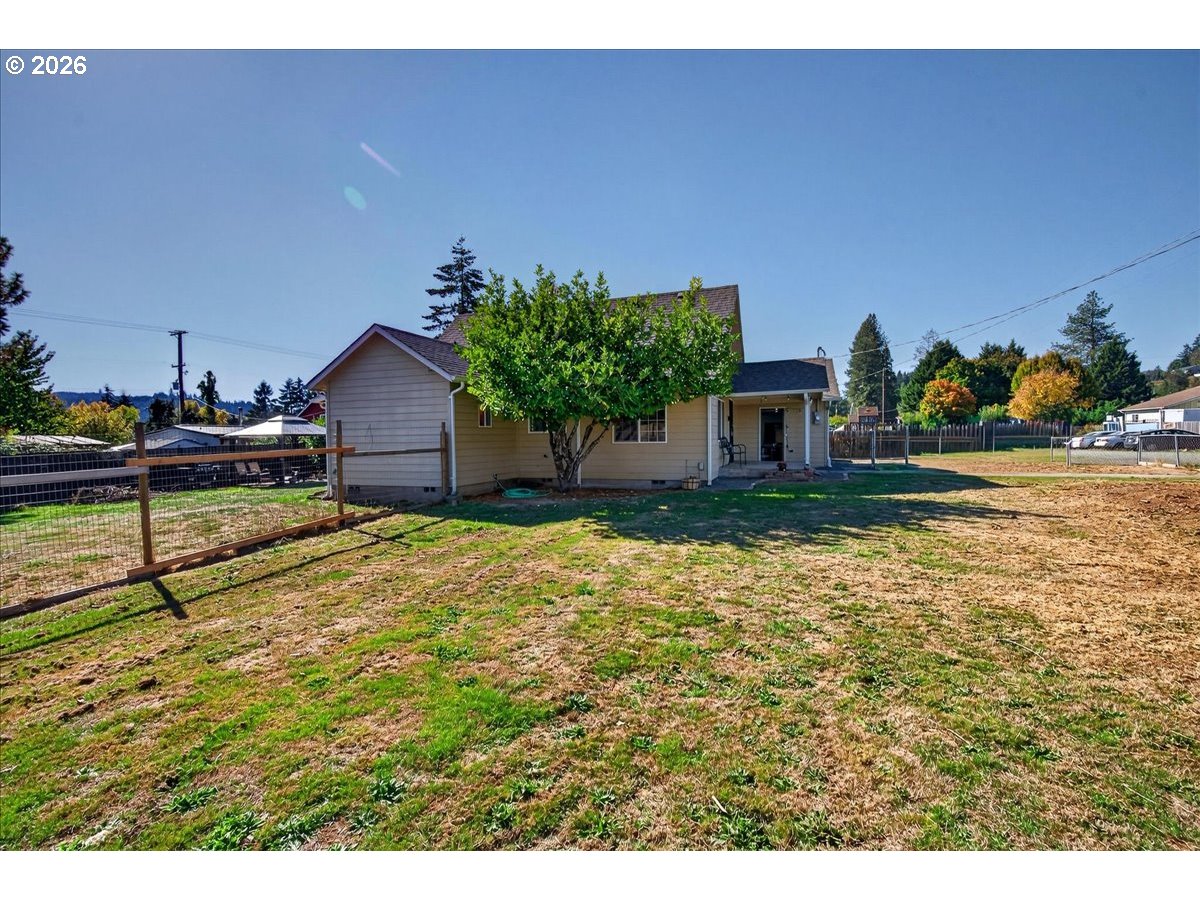 25194 Webster Ave Property Photo 5