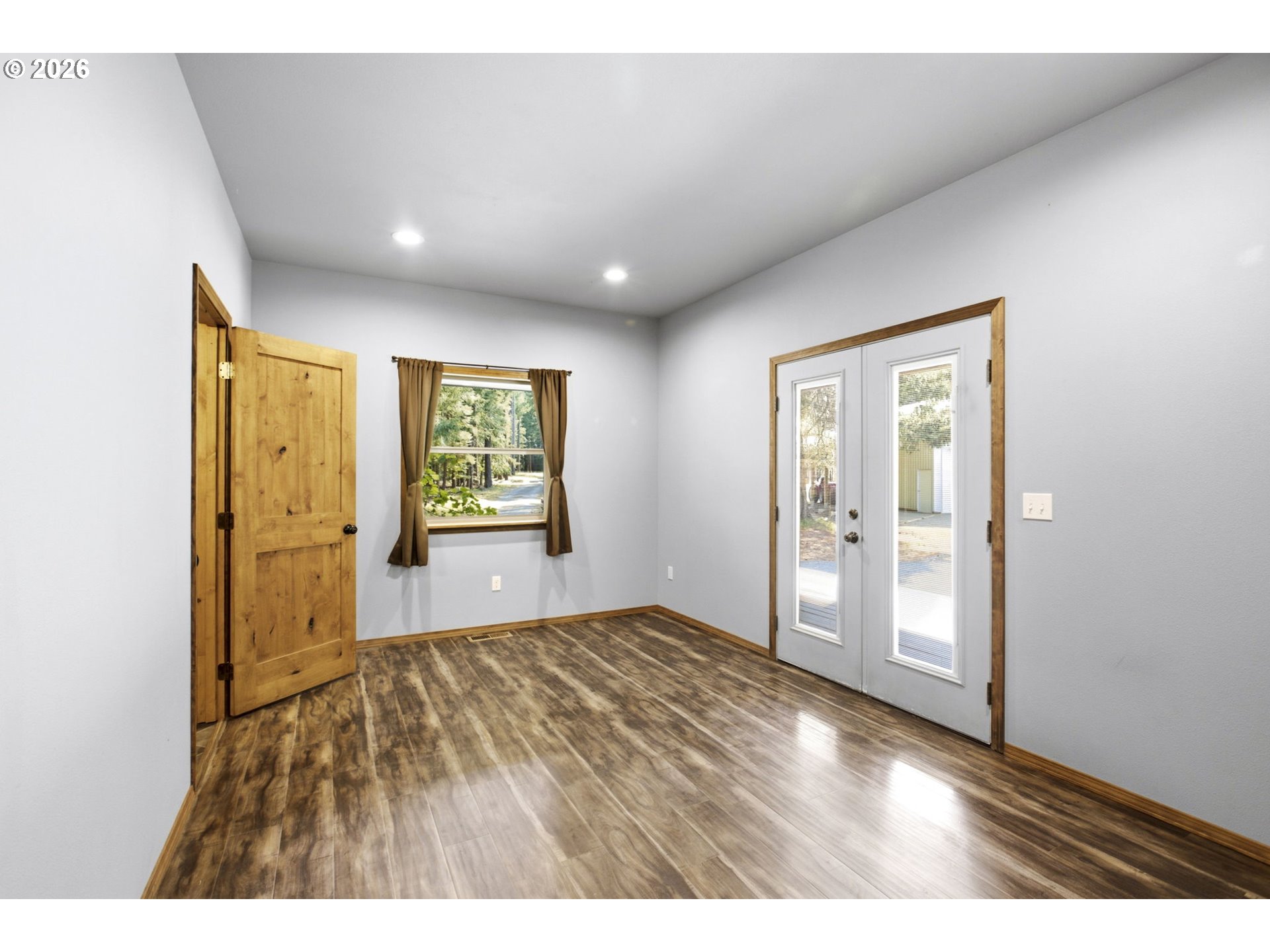 19 Lois Ln Property Photo 11