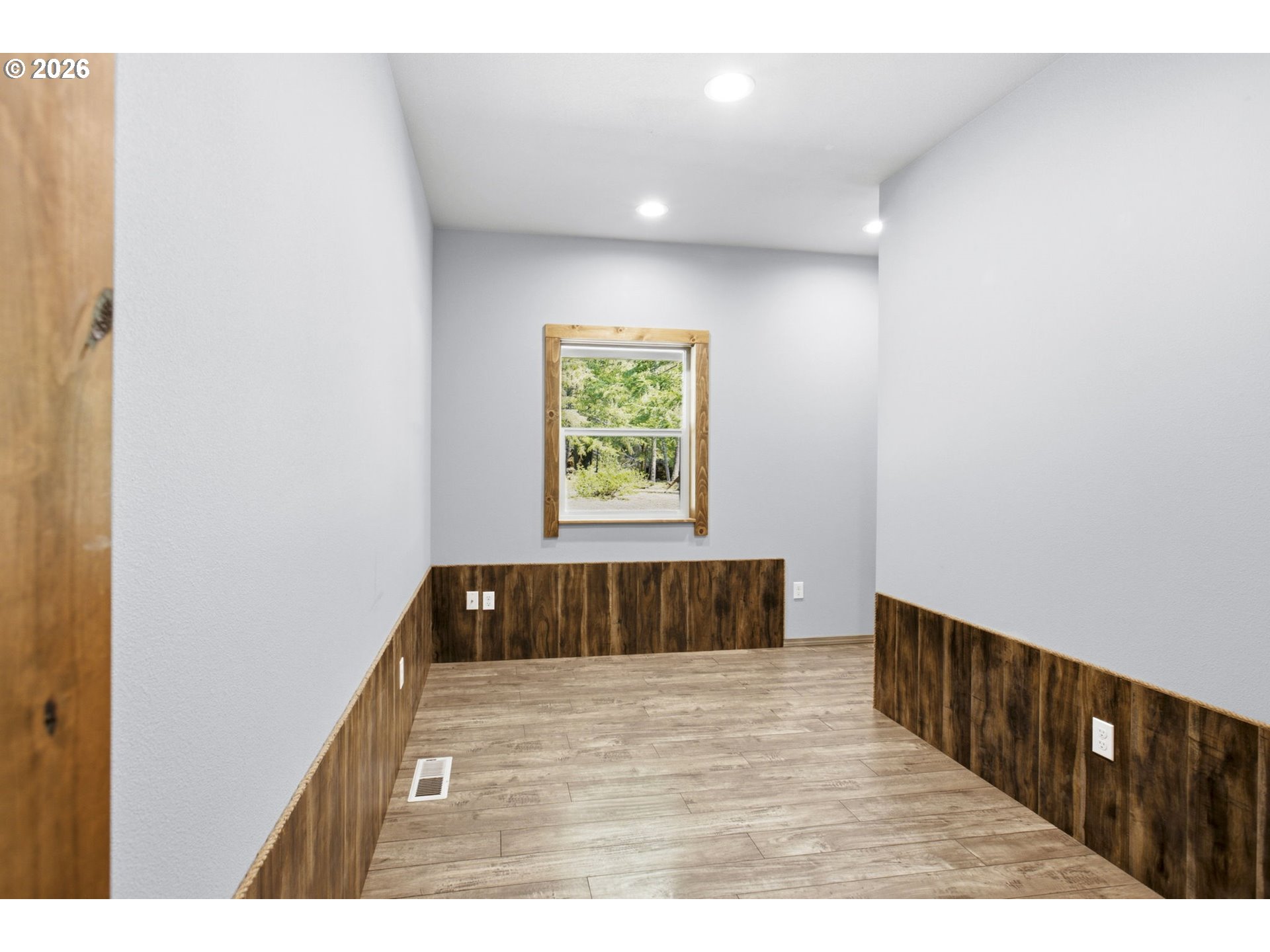 19 Lois Ln Property Photo 16