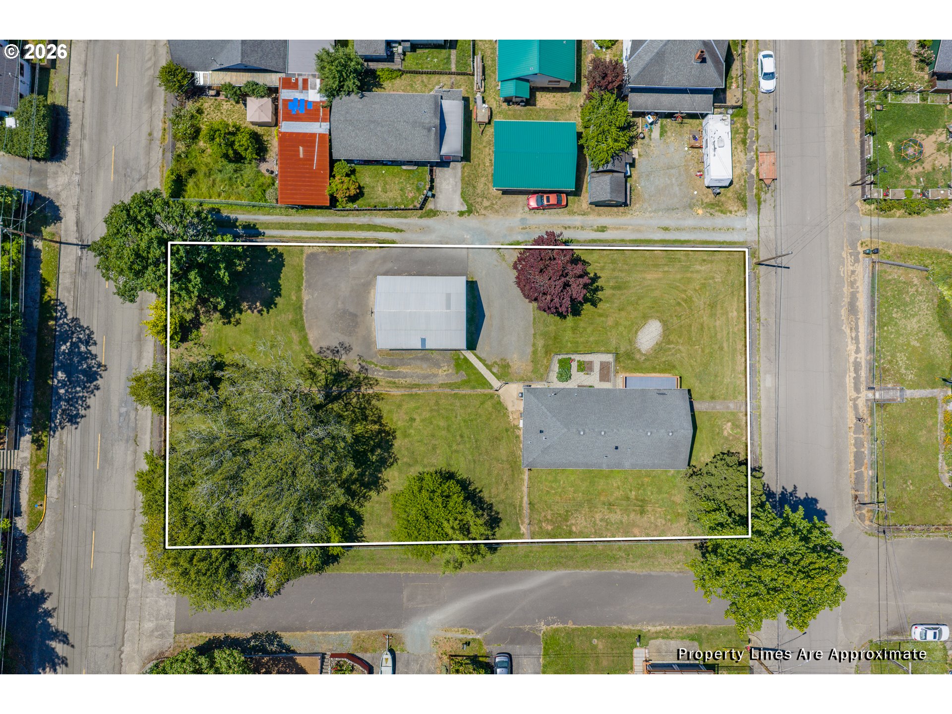 1228 Spruce St Property Photo 3