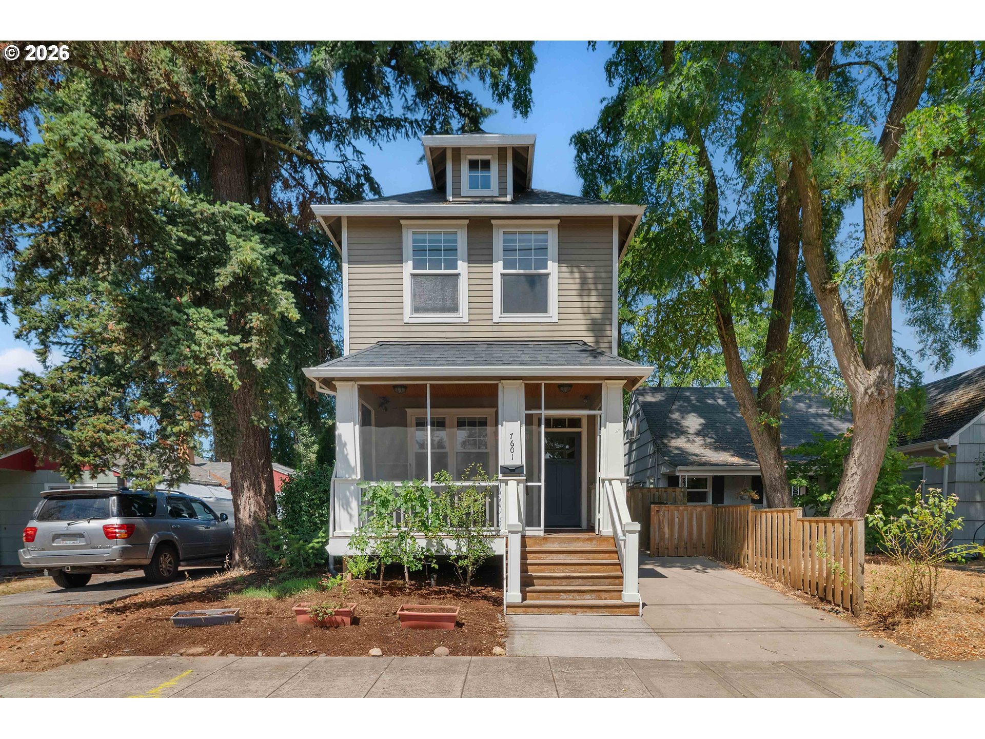 7601 SE TOLMAN ST Property Photo 1