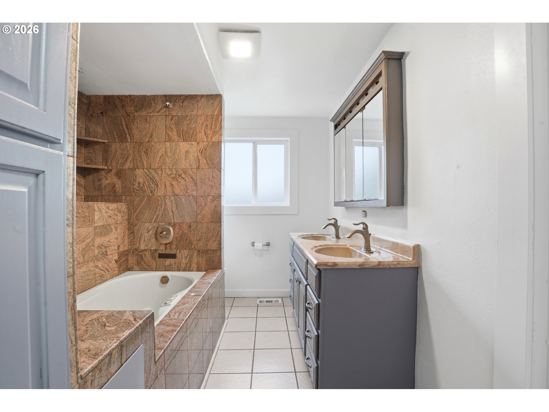 1203 Ne 190th Pl Property Photo 17