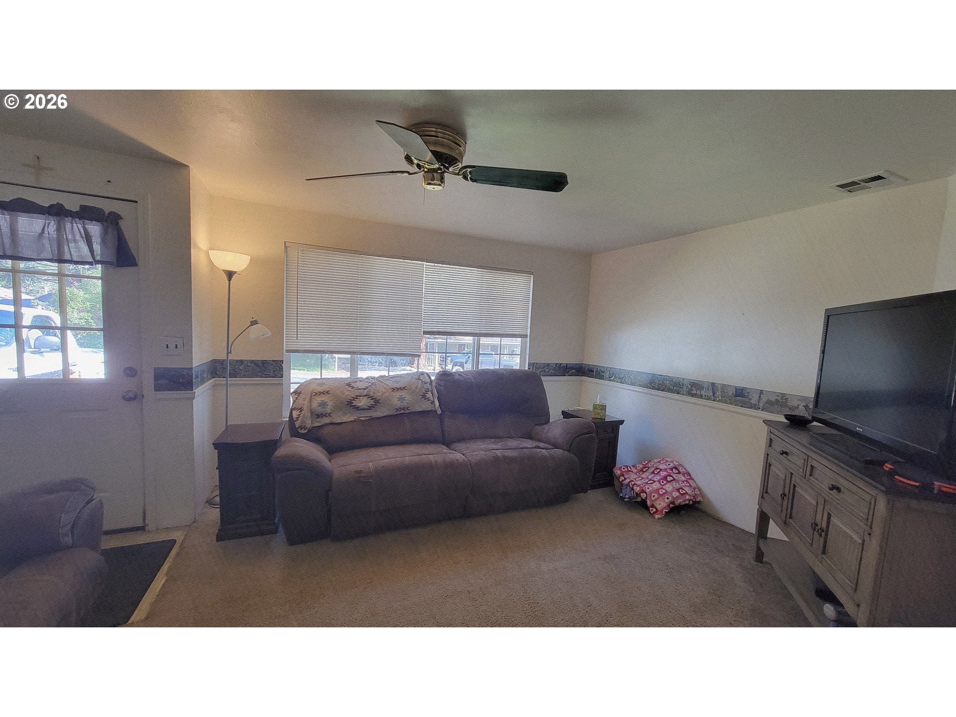 724 Ne Laurance St Property Photo 3