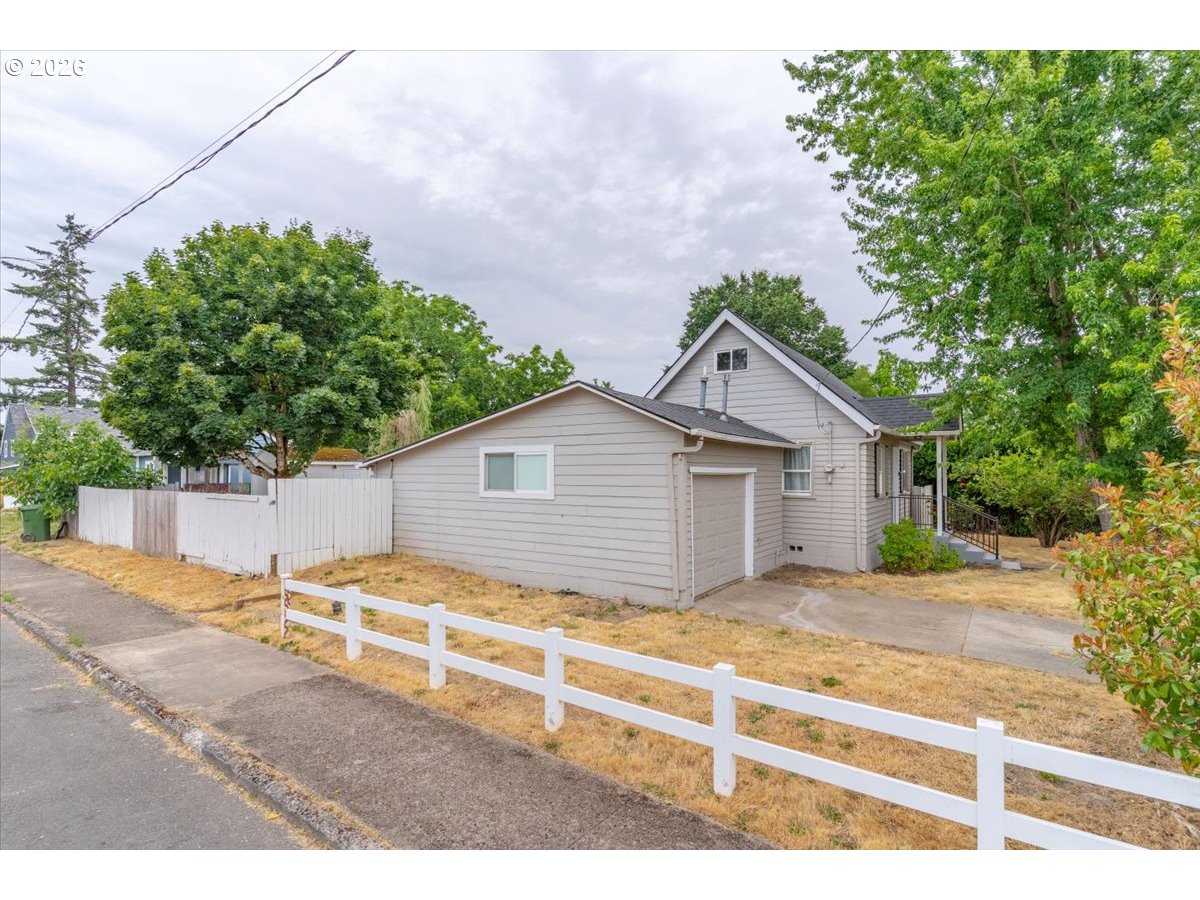 3419 Arbon St Ne Property Photo 5