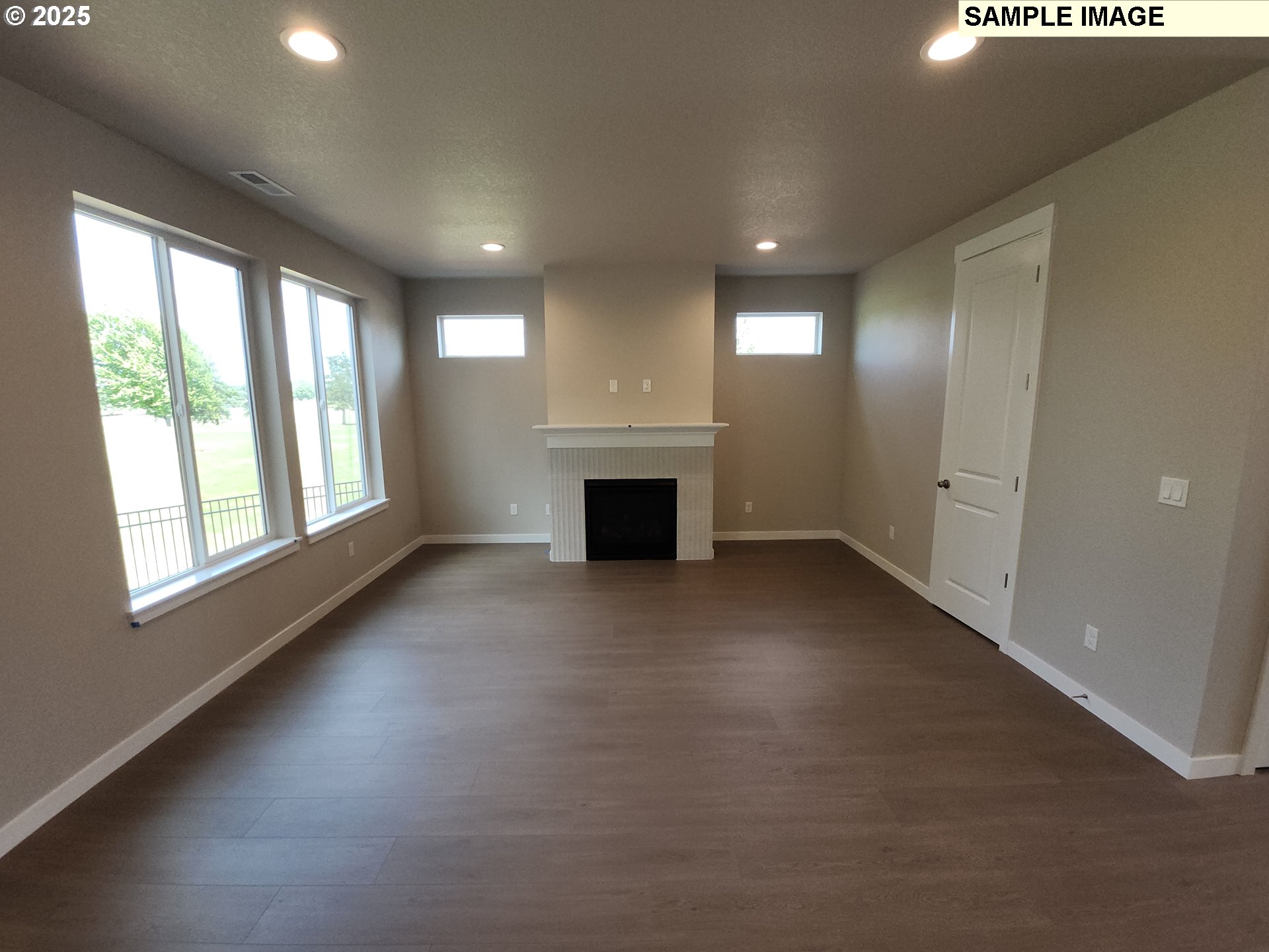 3192 Nightingale Dr Property Photo 6