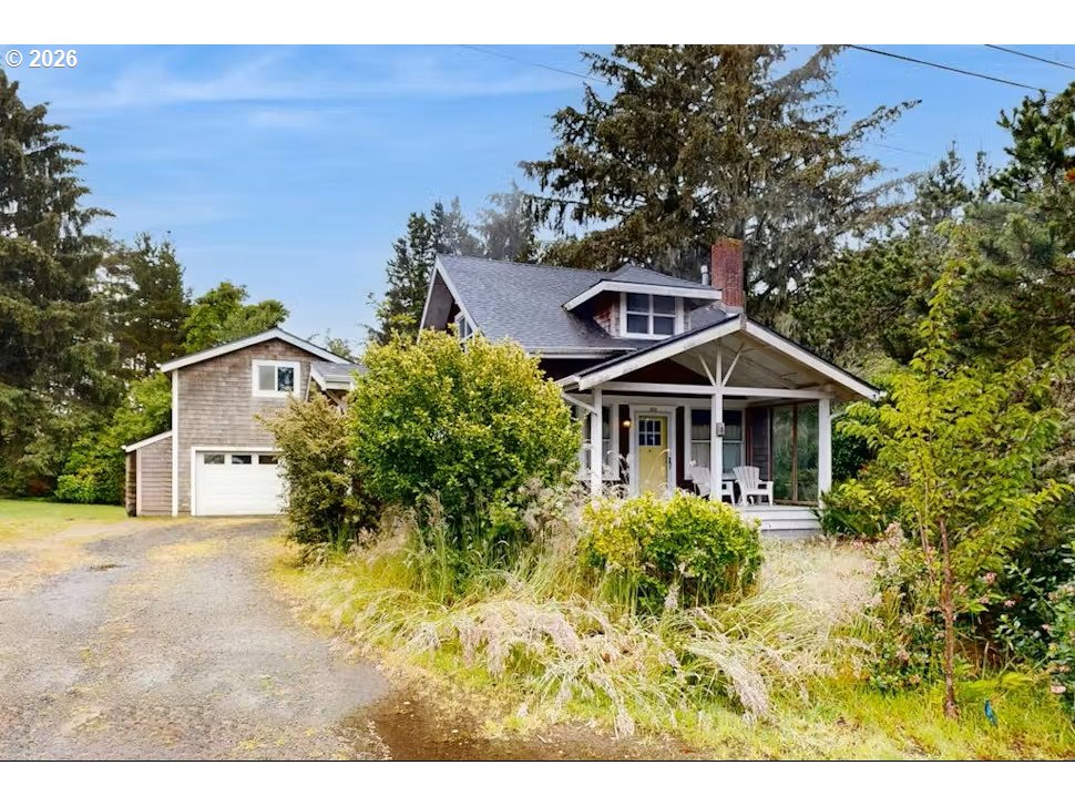 641 D St Property Photo 1