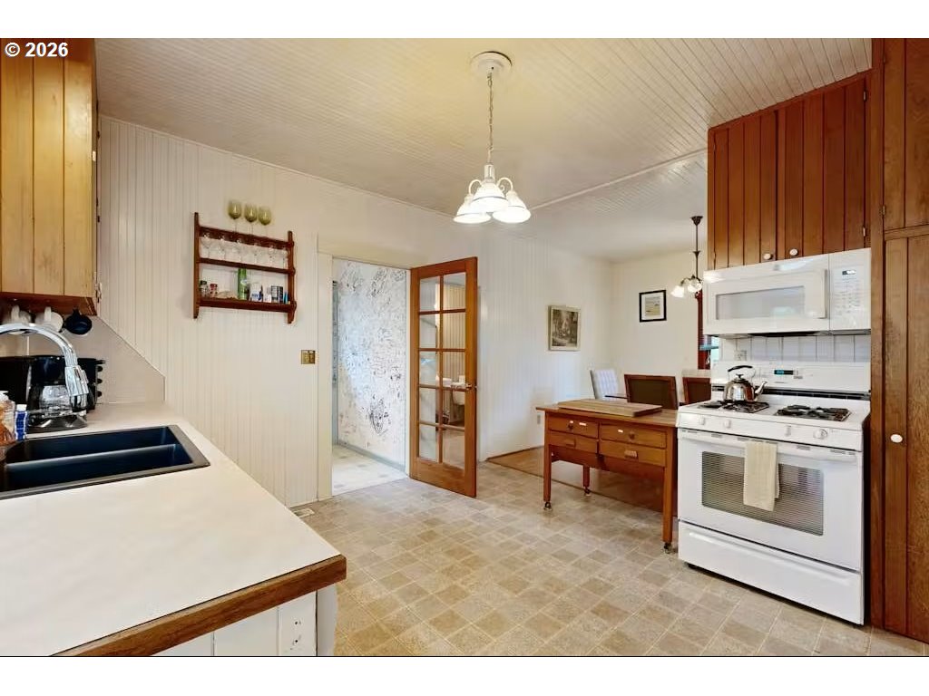 641 D St Property Photo 7