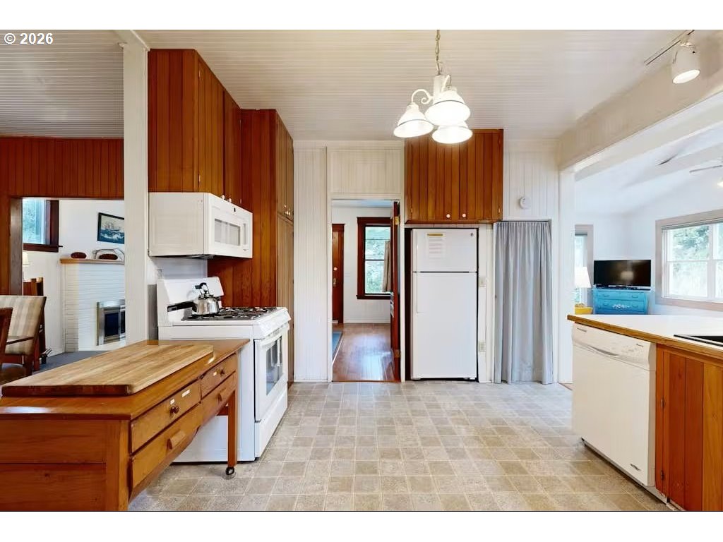 641 D St Property Photo 8