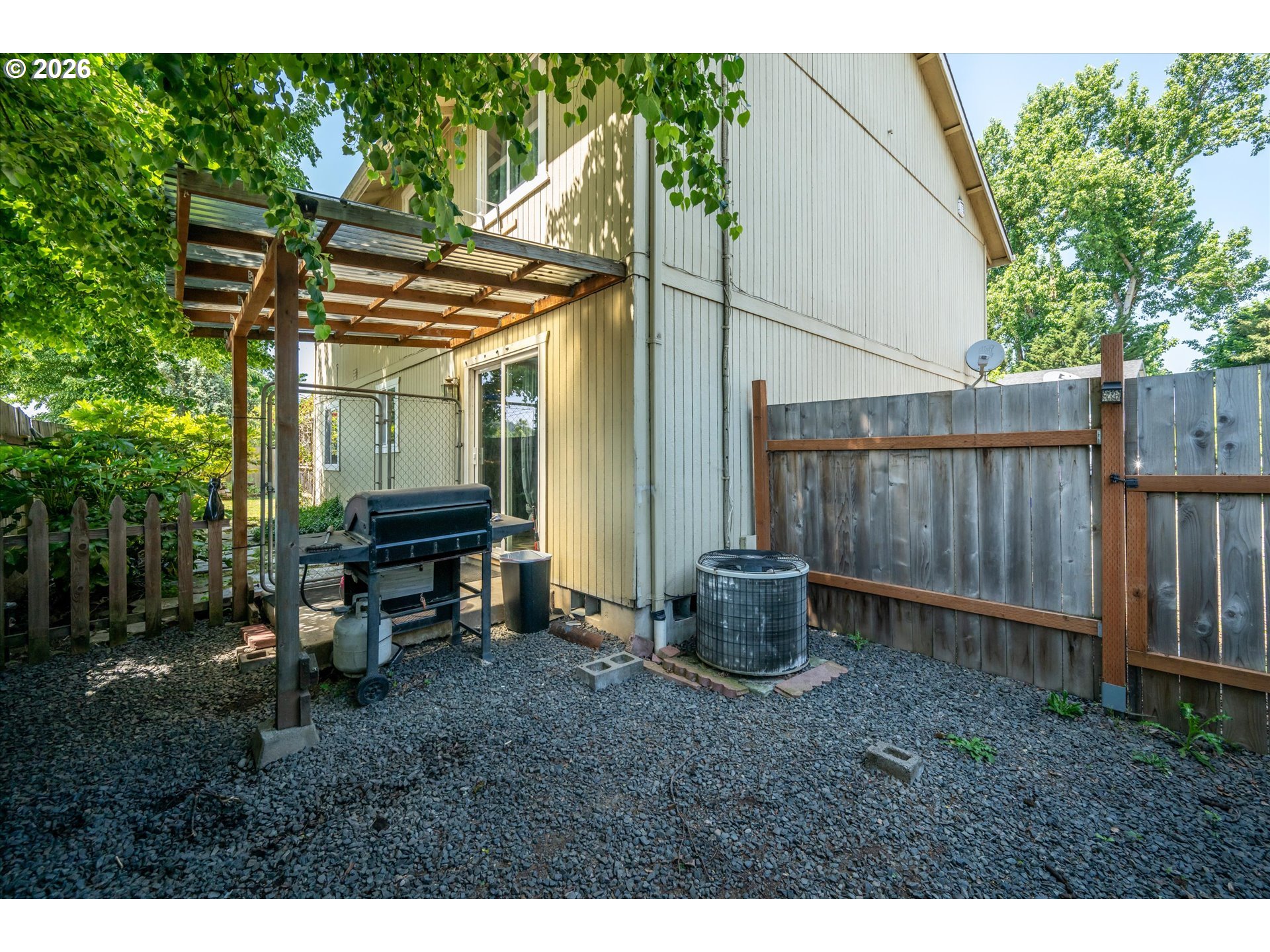 995 Kintzley Ave Property Photo 38
