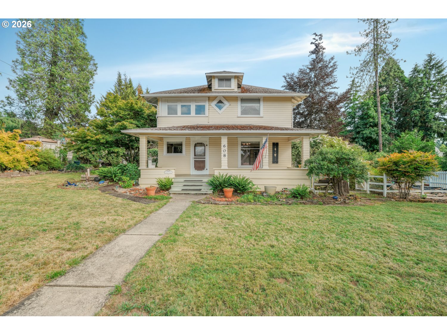 608 LOCUST ST Property Photo 1
