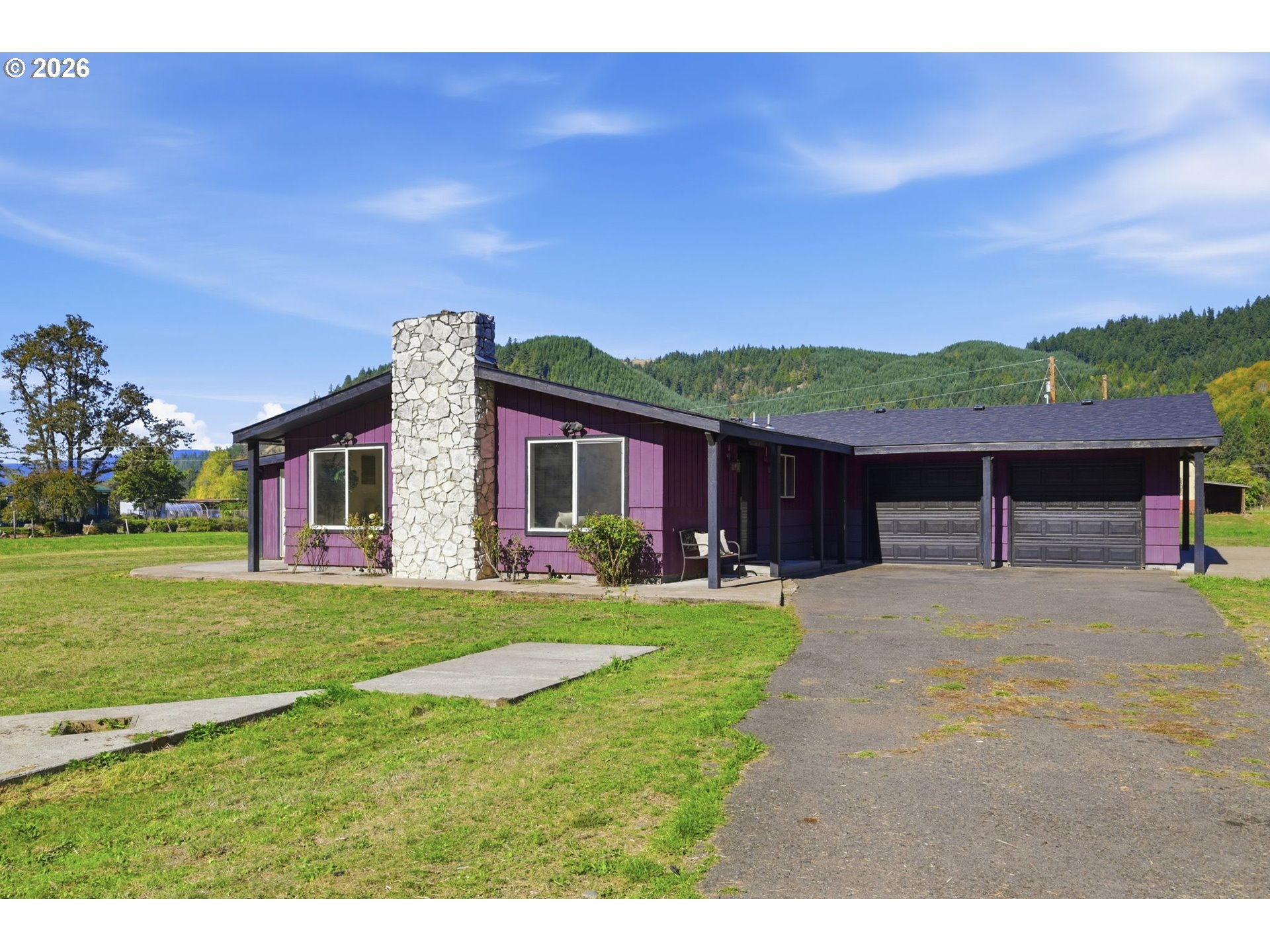 37109 Row River Rd Property Photo 2