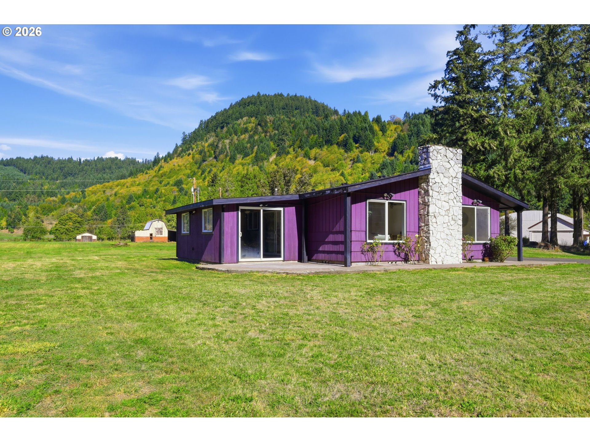 37109 Row River Rd Property Photo 3