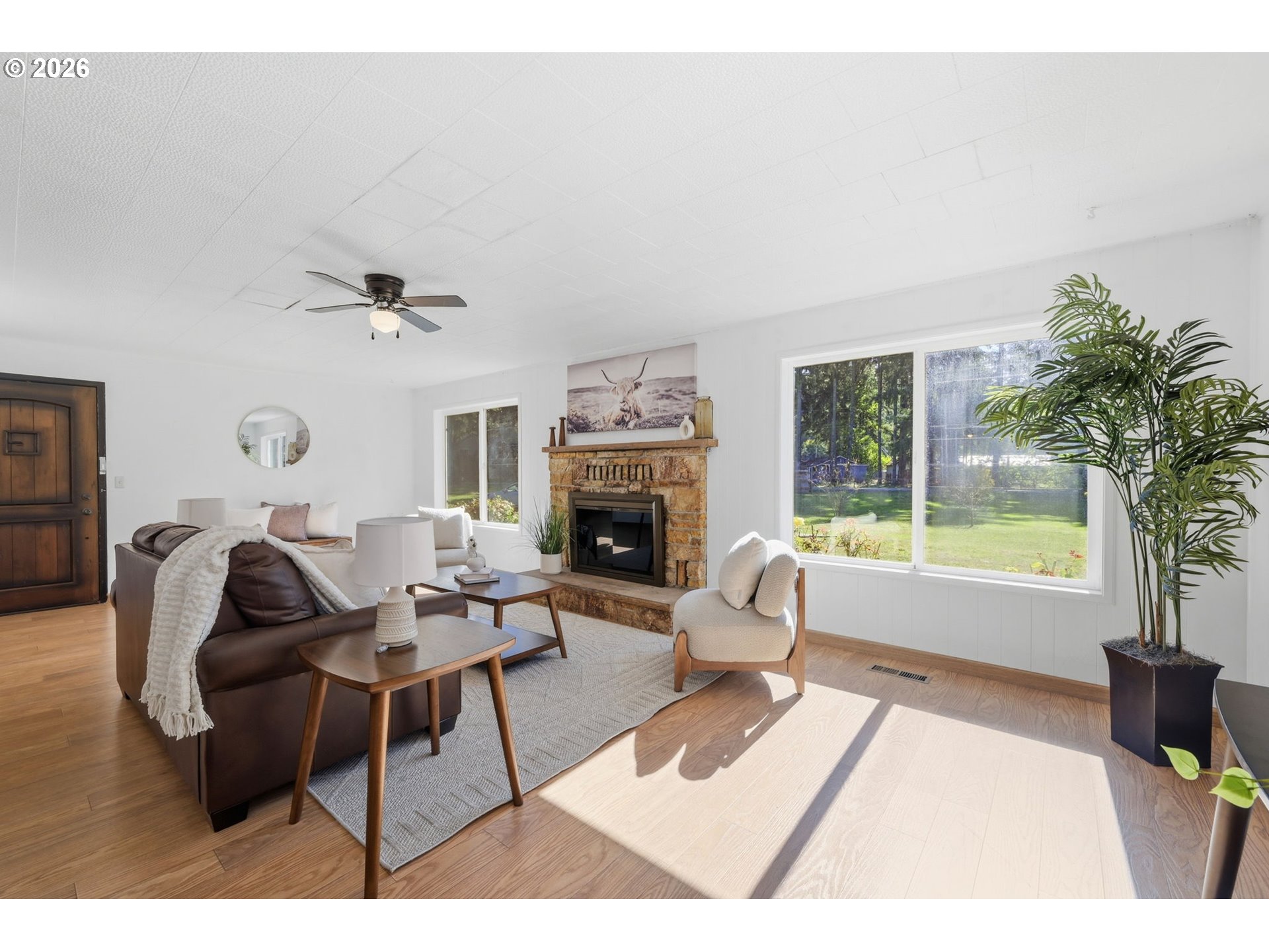 37109 Row River Rd Property Photo 9