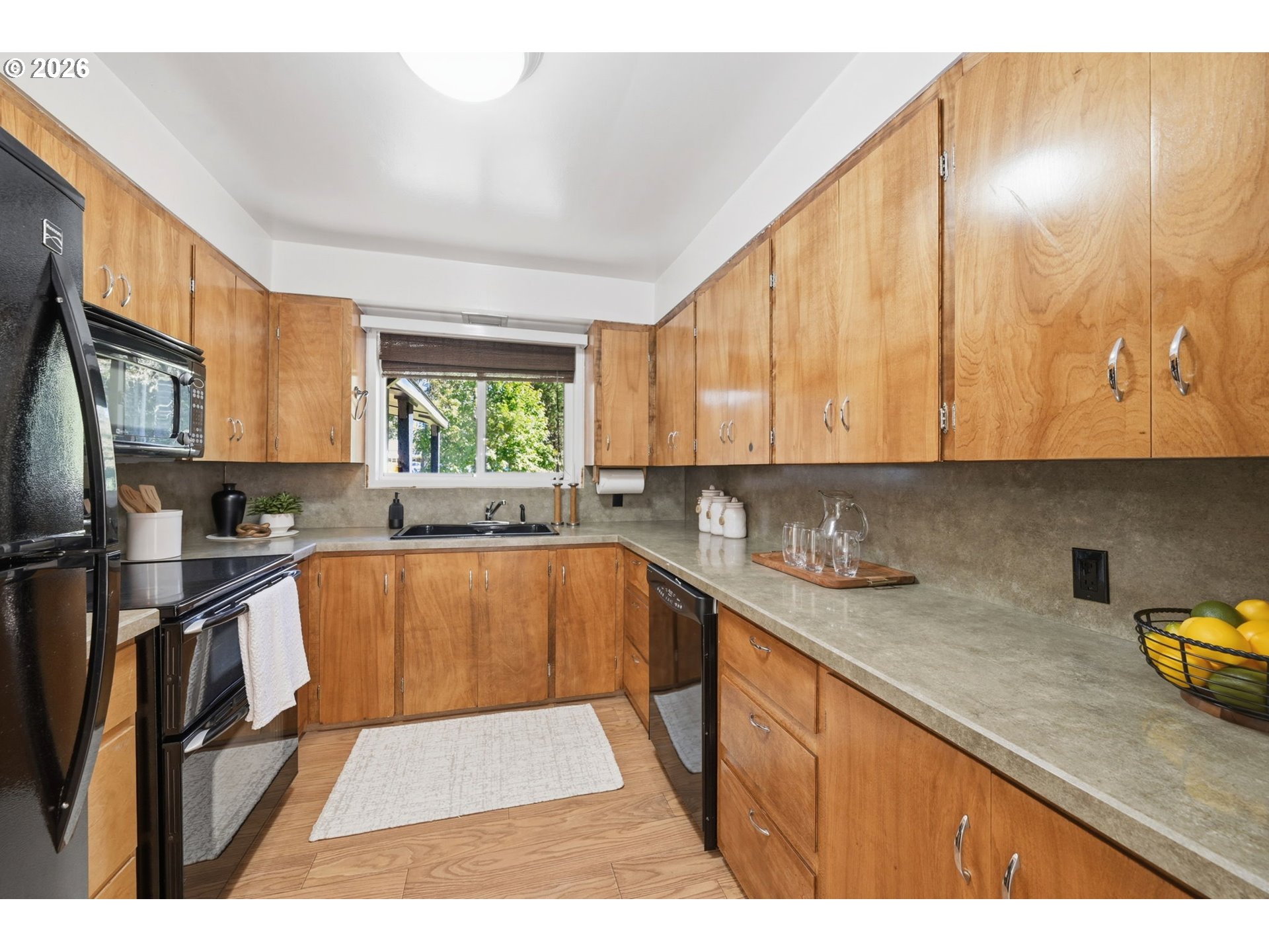 37109 Row River Rd Property Photo 13