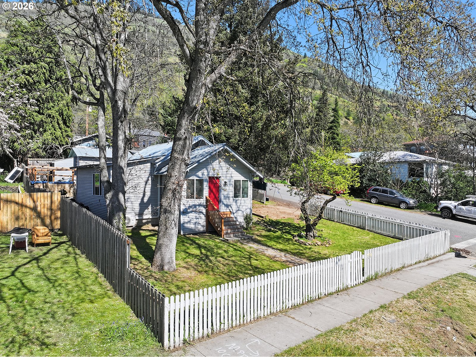 320 E Steuben St Property Photo 3