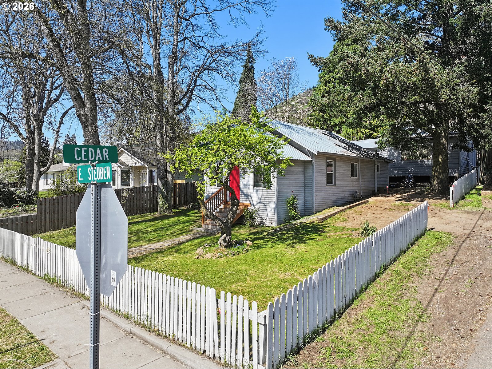 320 E Steuben St Property Photo 4
