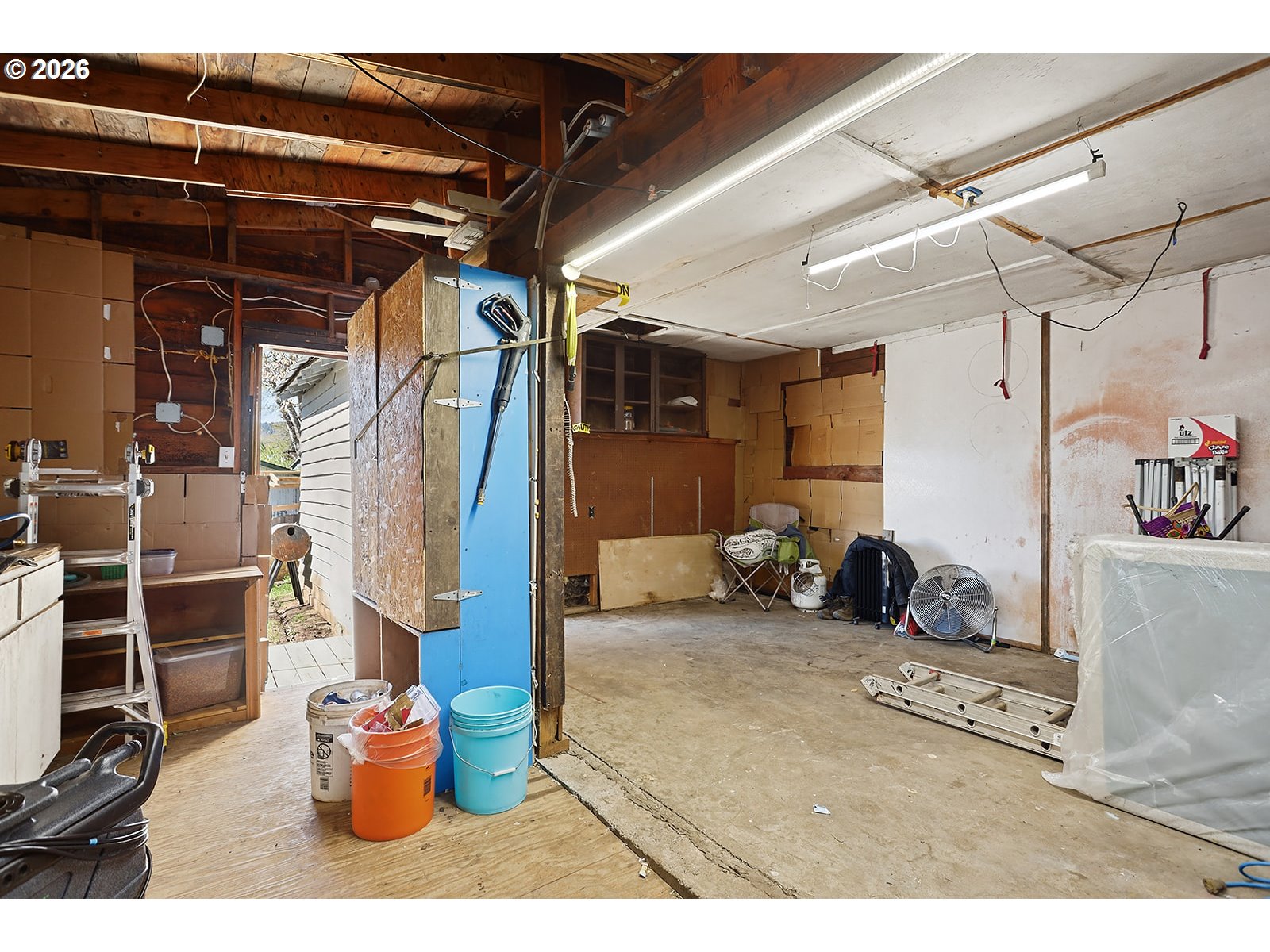 320 E Steuben St Property Photo 33