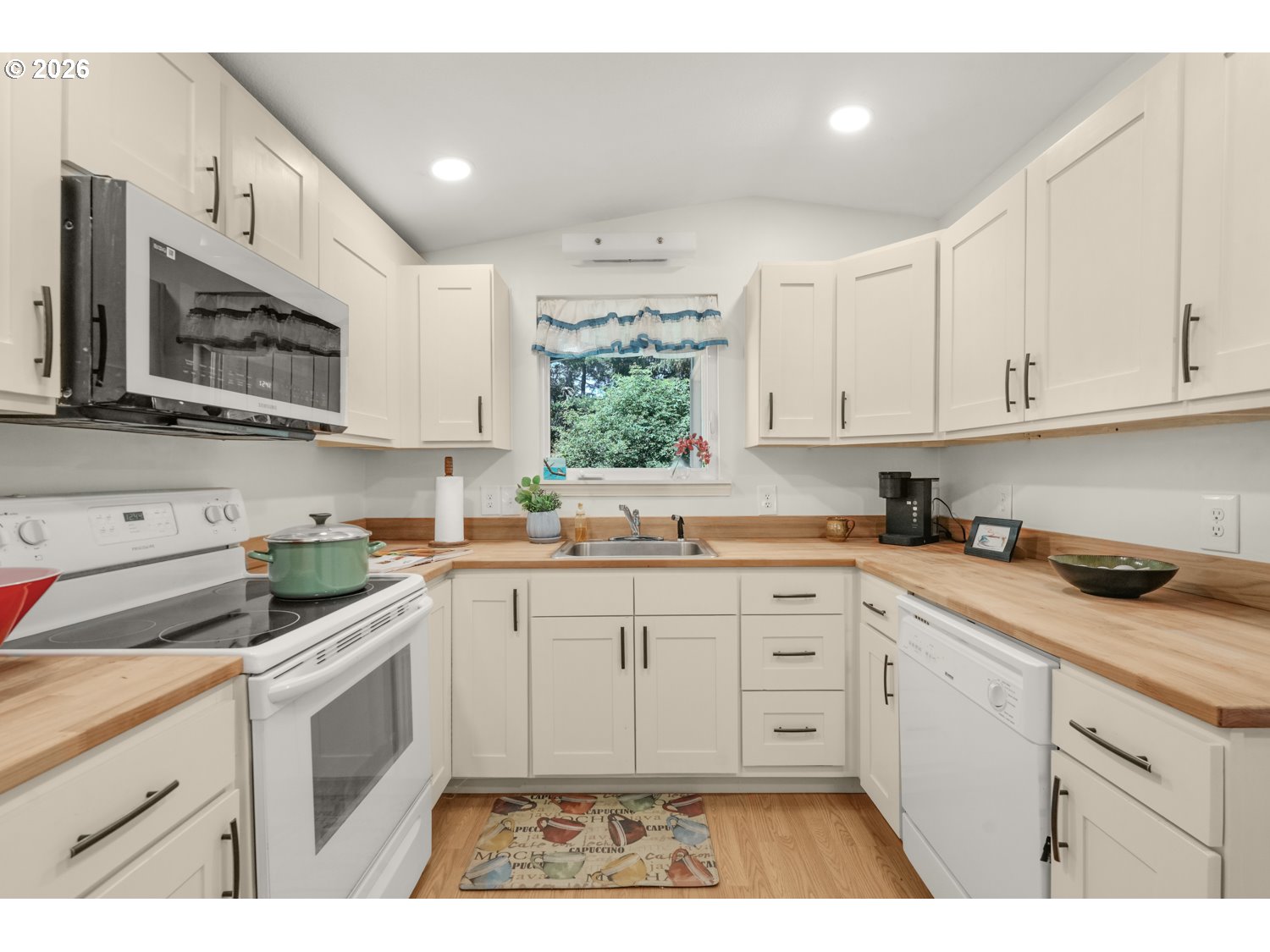 28103 R St Property Photo 10
