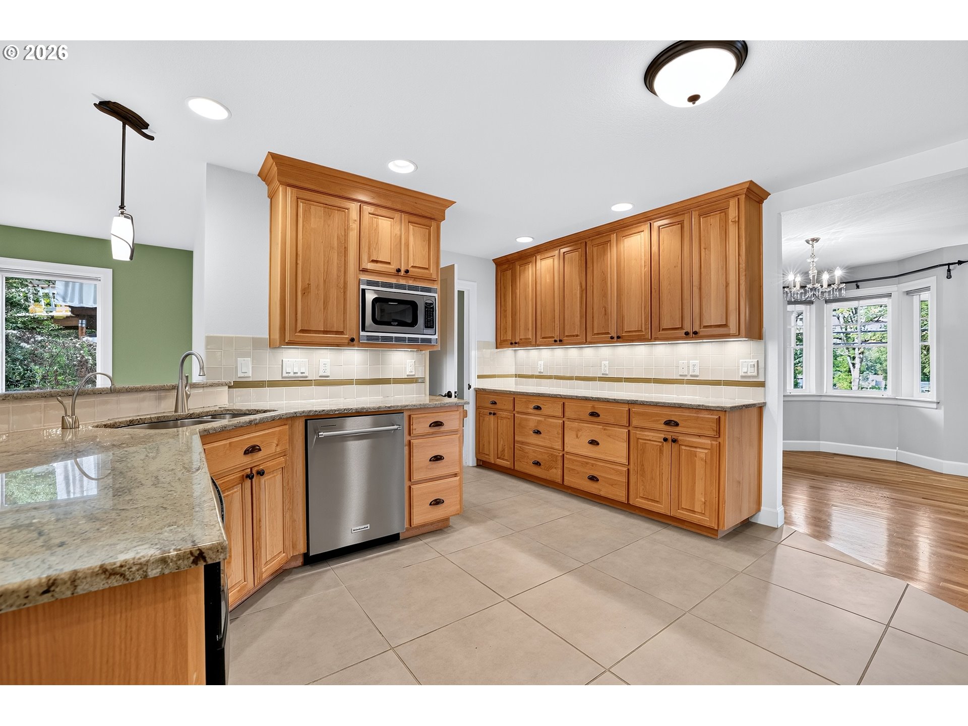21695 Willamette Dr Property Photo 10