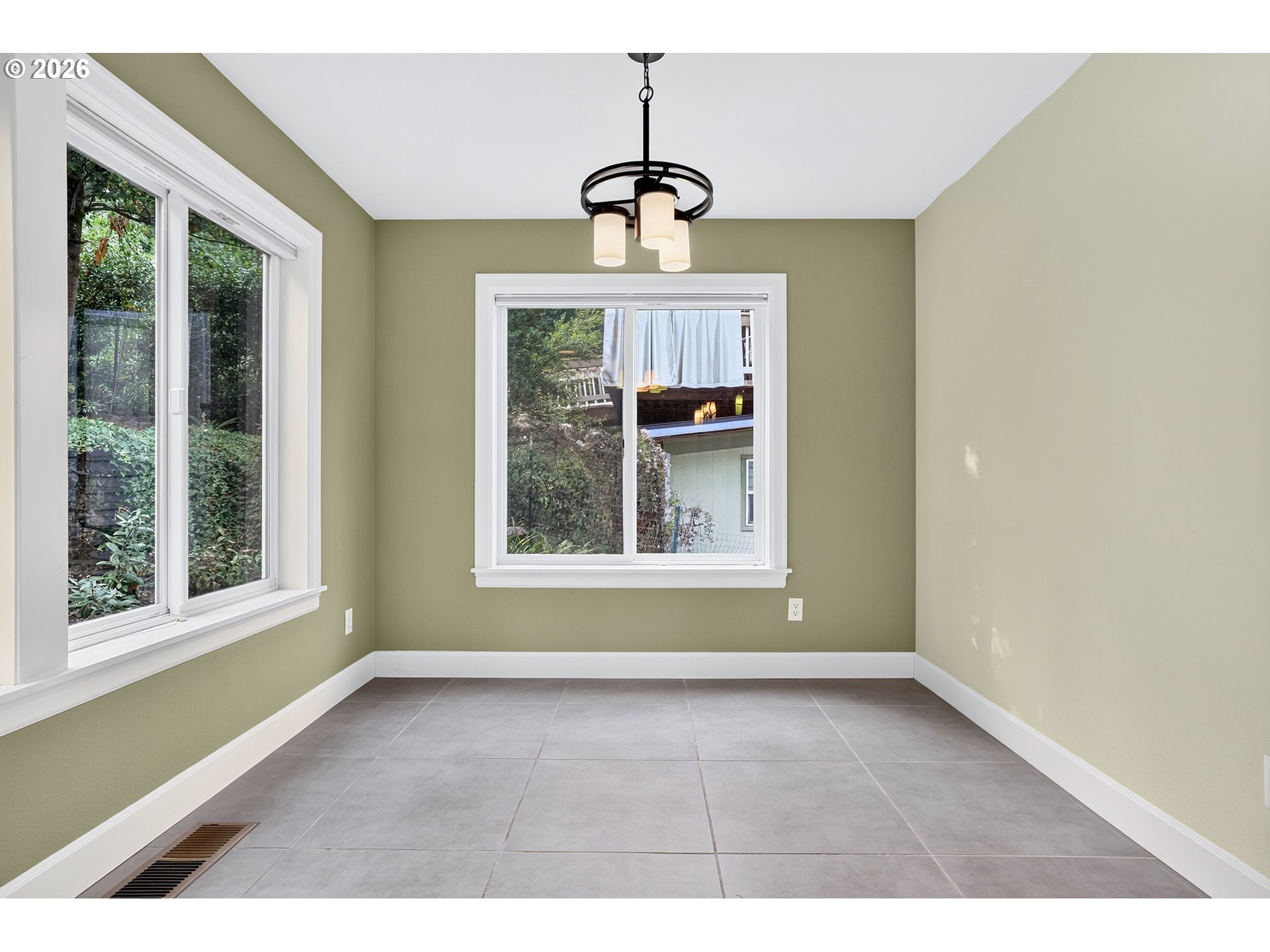 21695 Willamette Dr Property Photo 12