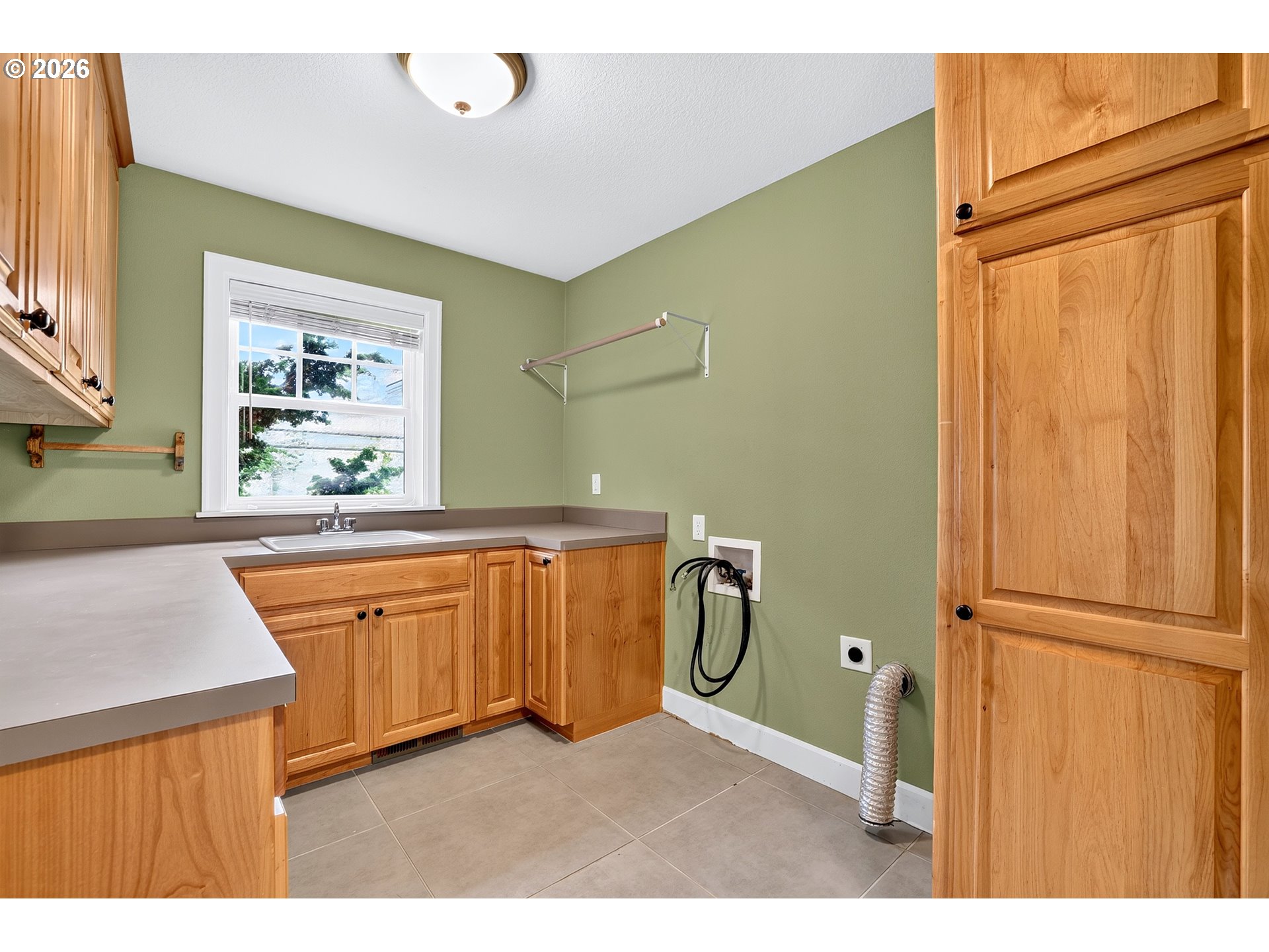 21695 Willamette Dr Property Photo 15