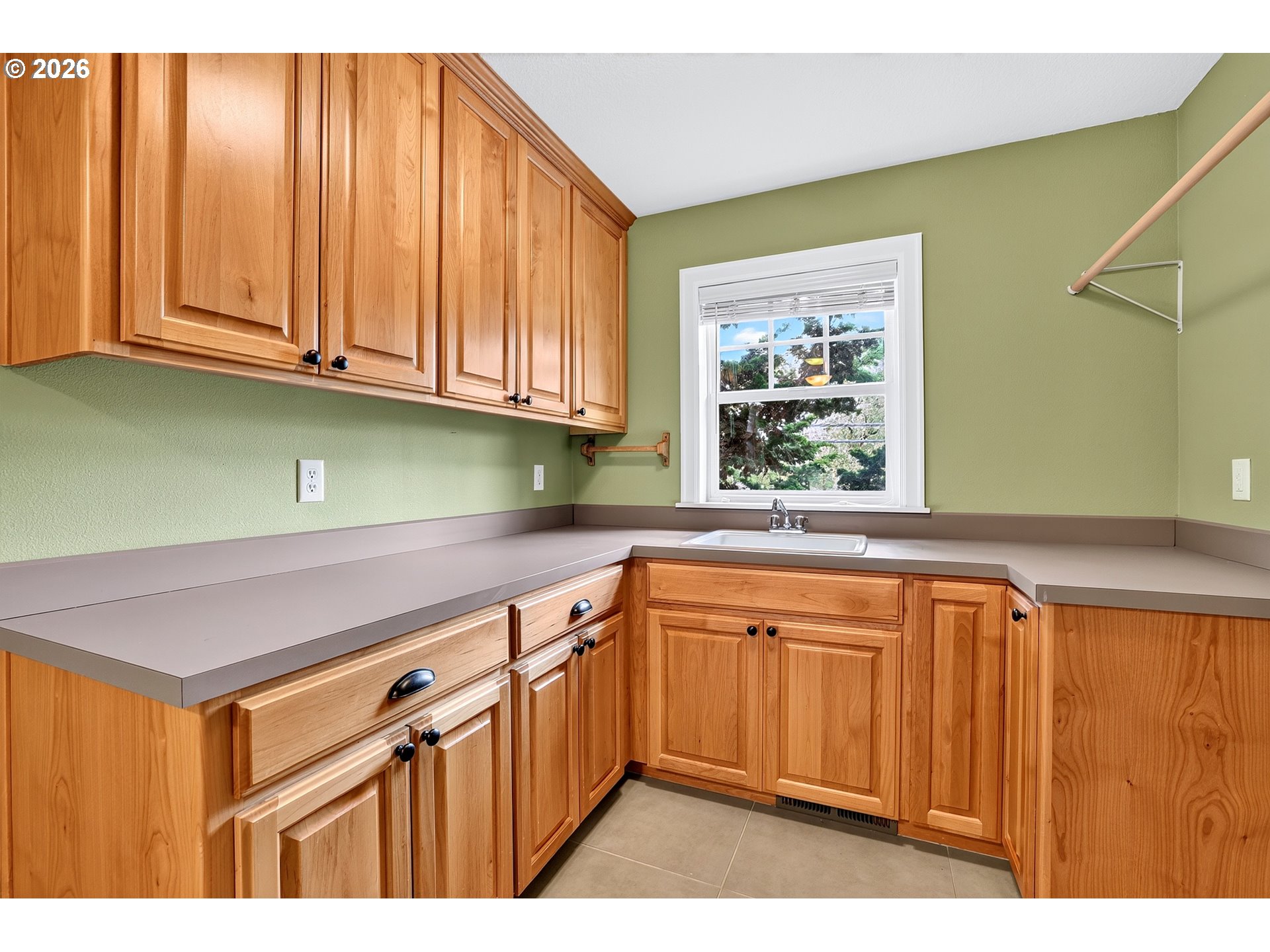 21695 Willamette Dr Property Photo 16