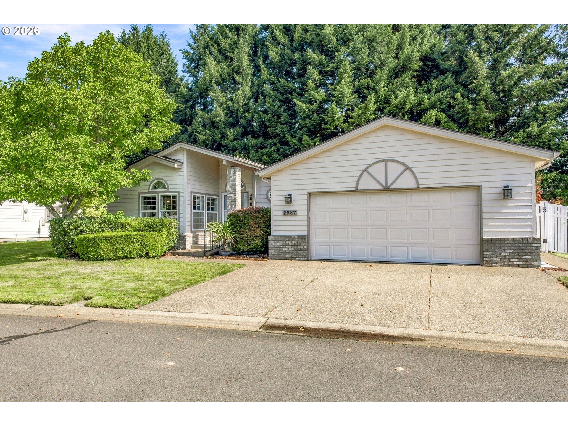 2587 Northampton Property Photo 4