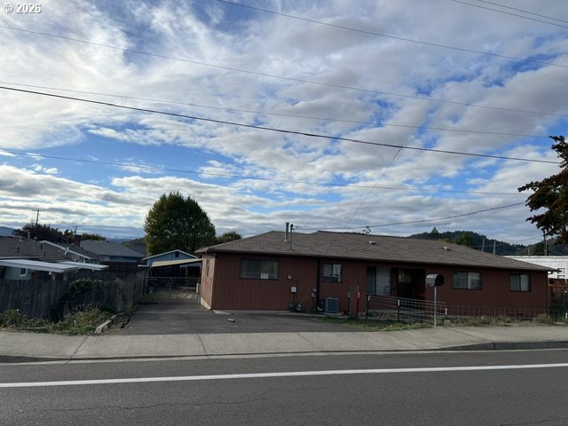 2012 Ne Vine St Property Photo 1