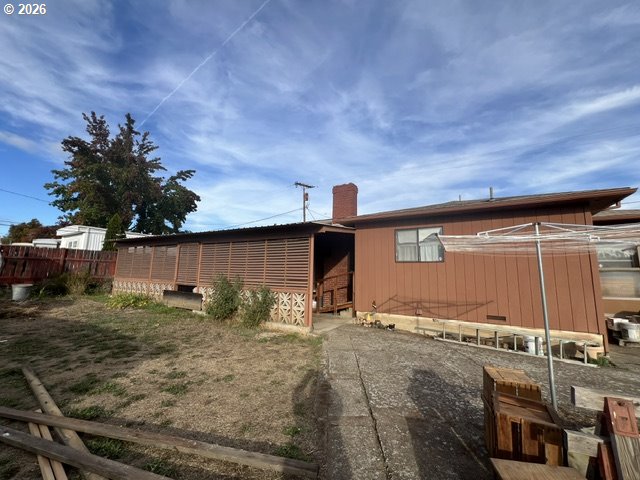 2012 Ne Vine St Property Photo 4