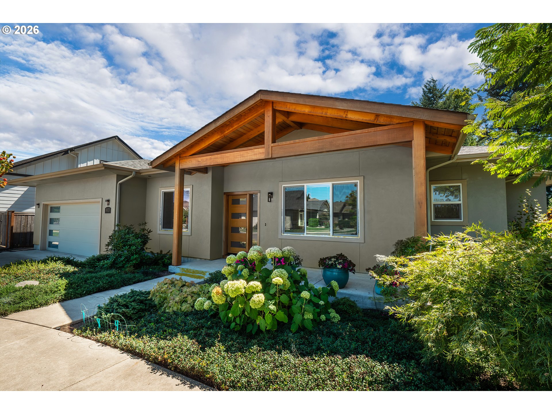 1023 Lupine St Property Photo 1