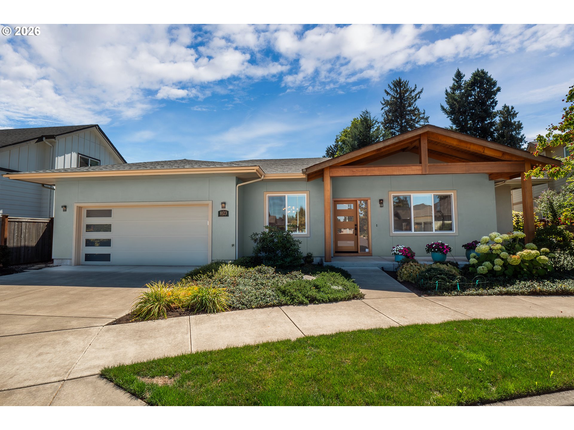 1023 Lupine St Property Photo 1