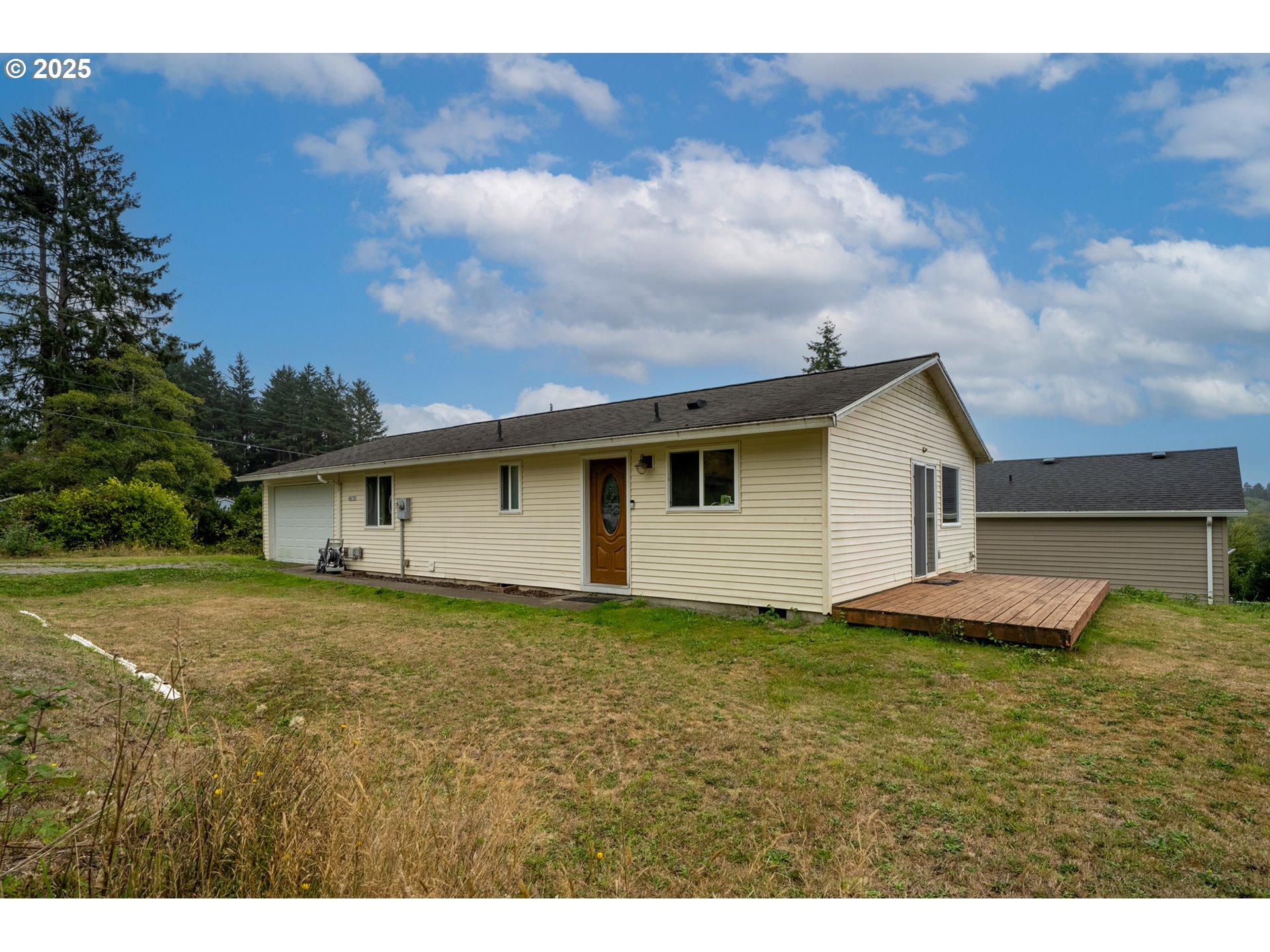 6670 SEATTLE AVE Property Photo 1