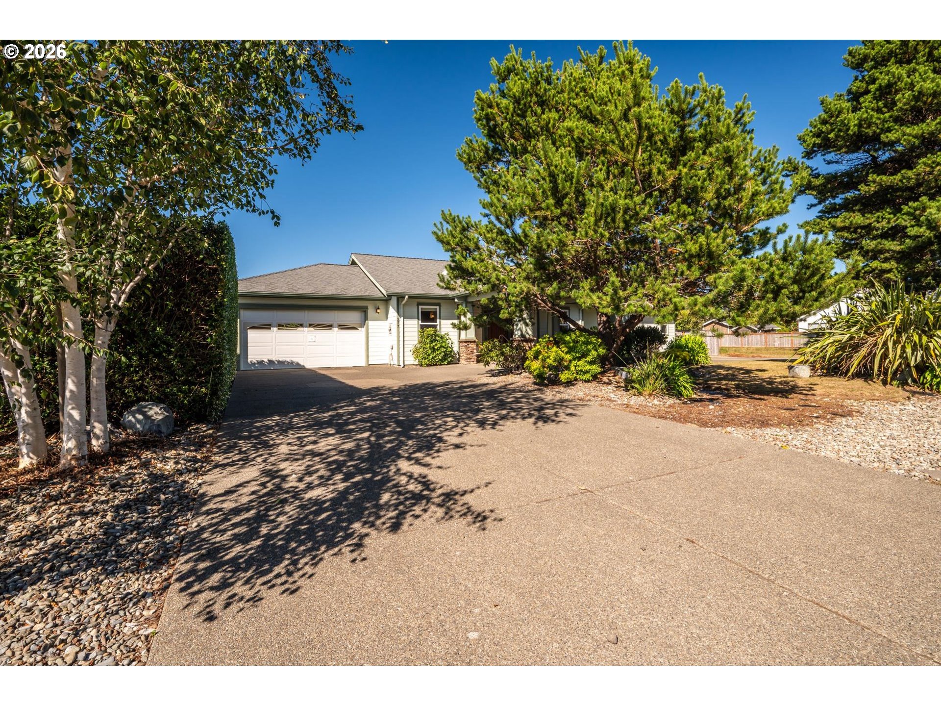 277 10th St Property Photo 1