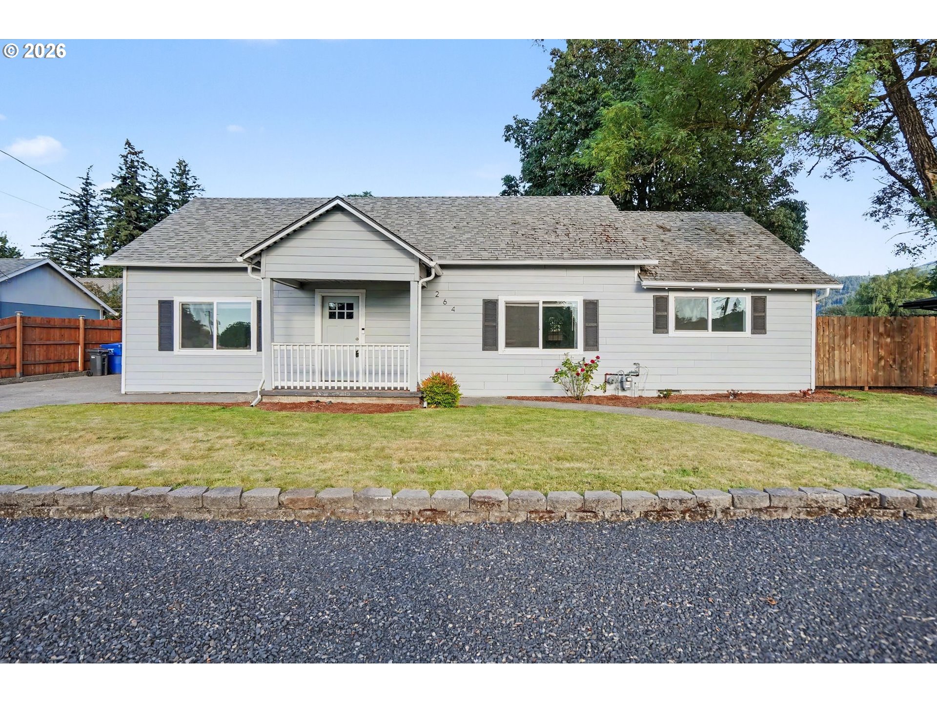 264 7th St Property Photo 2